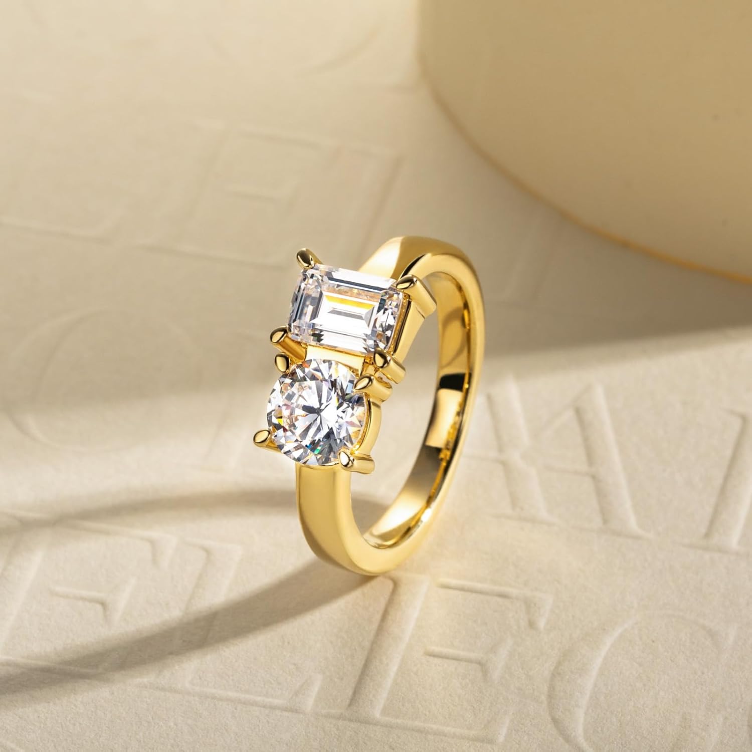 2CT-4CT Cubic Zirconia Engagement Ring Round Cut/Oval Cut/Emerald Cut 5A Grade CZ Wedding Ring D Color Lab Grown Diamond Promise Anniversary Ring for Women