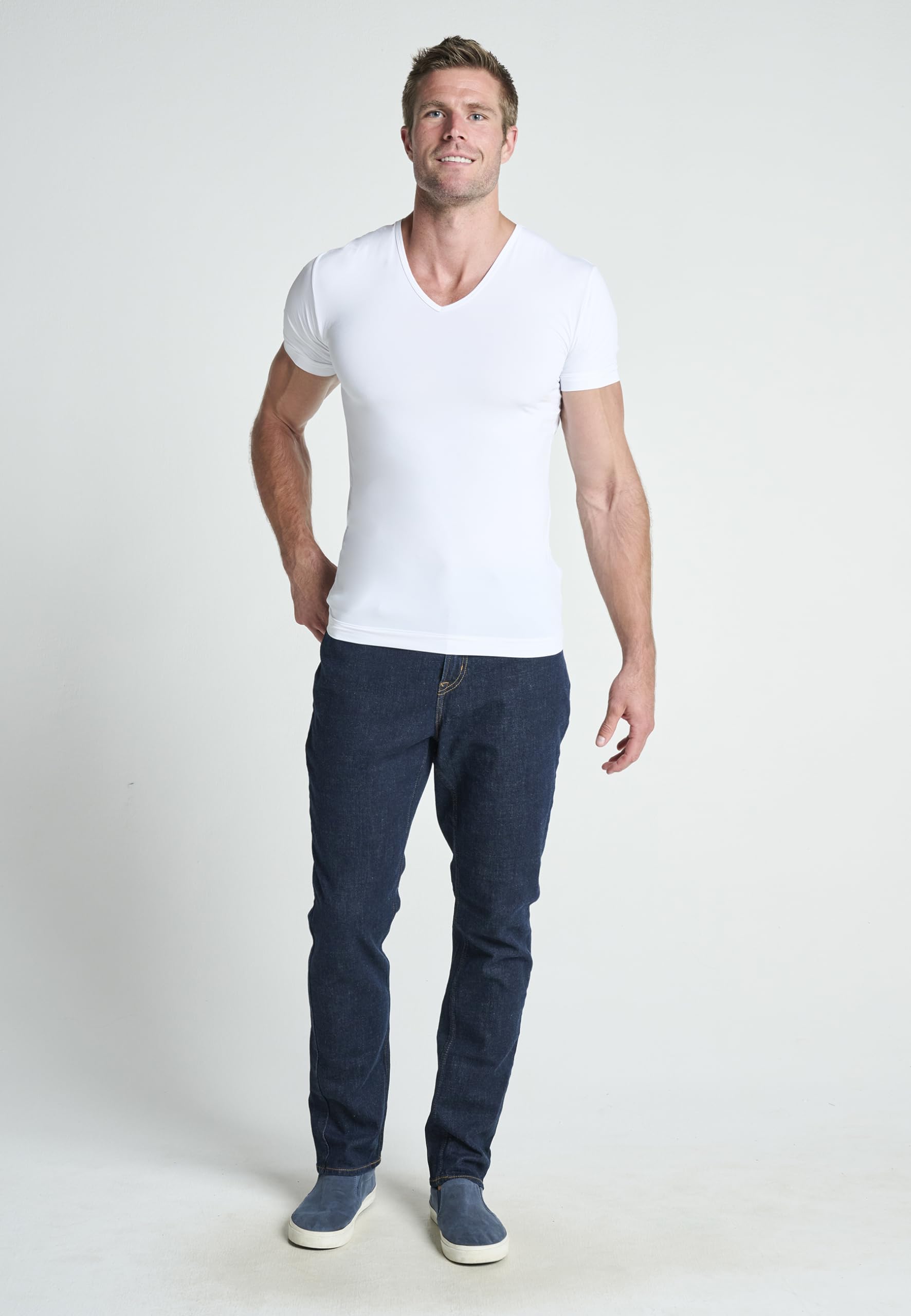 Jockey 24/7 Microfiber Air V-Neck Shirt - T-Shirts für Herren im 2er Pack, Slim Fit T-Shirt mit 4-Wege-Stretch, Kurzarm-Shirt mit V-Ausschnitt, figurbetontes Basic Shirt, 2er Set
