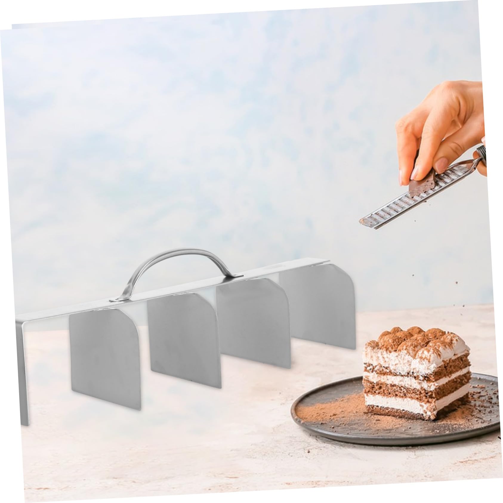 Mikinona Couteau à Tiramisu en Acier Inoxydable Professionnel, Découpe sans Couture, Divise Uniformément en 5 Parts, Accessoire de Pâtisserie Ergonomique pour Desserts et Occasions