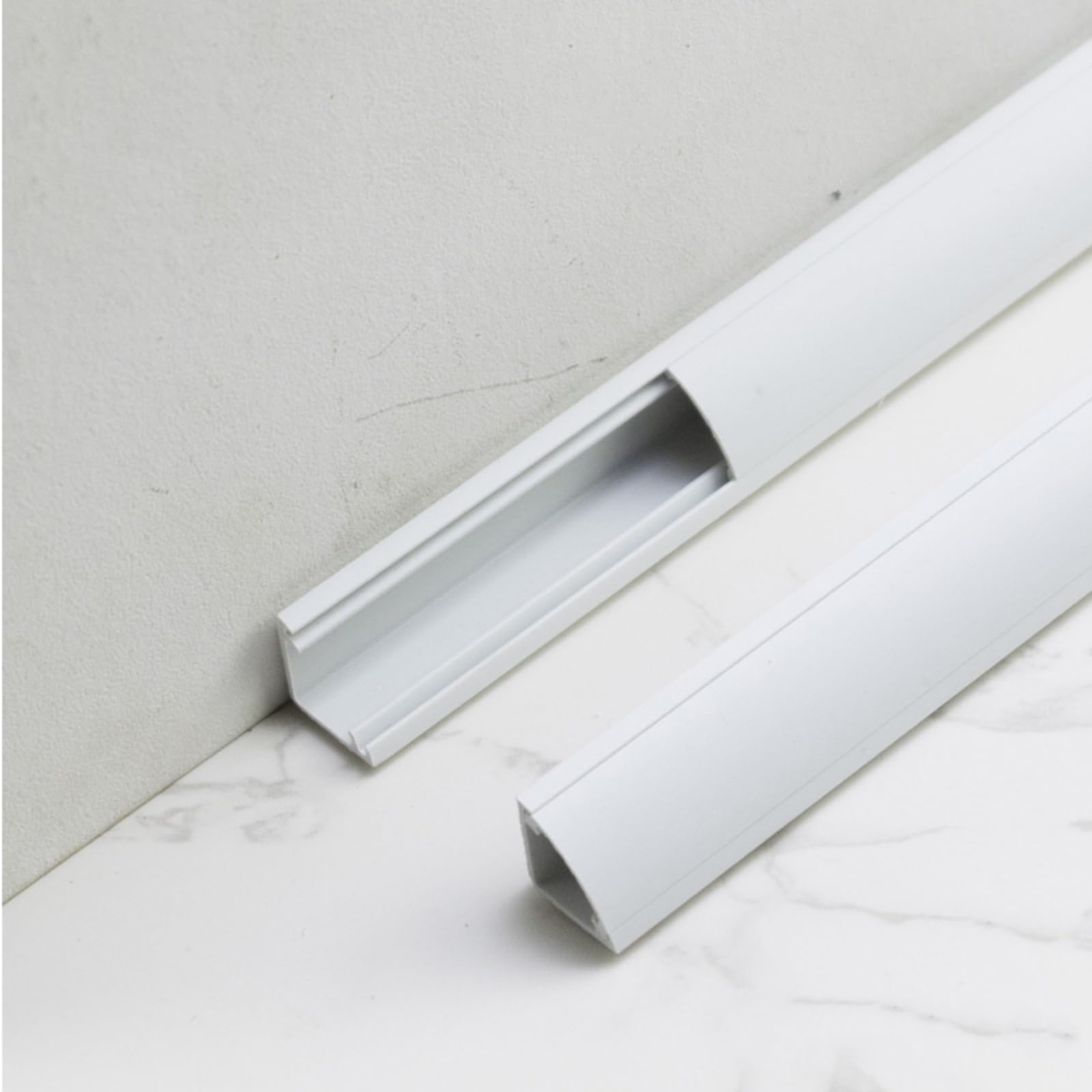 canalina passacavi Spegnicavi angolare/Tracciacavi, canalina copricavi autoadesiva per battiscopa a parete, soffitto, canaletta per cavi in ​​moquette per pavimento in PVC per la casa(White,20x20mm(7/