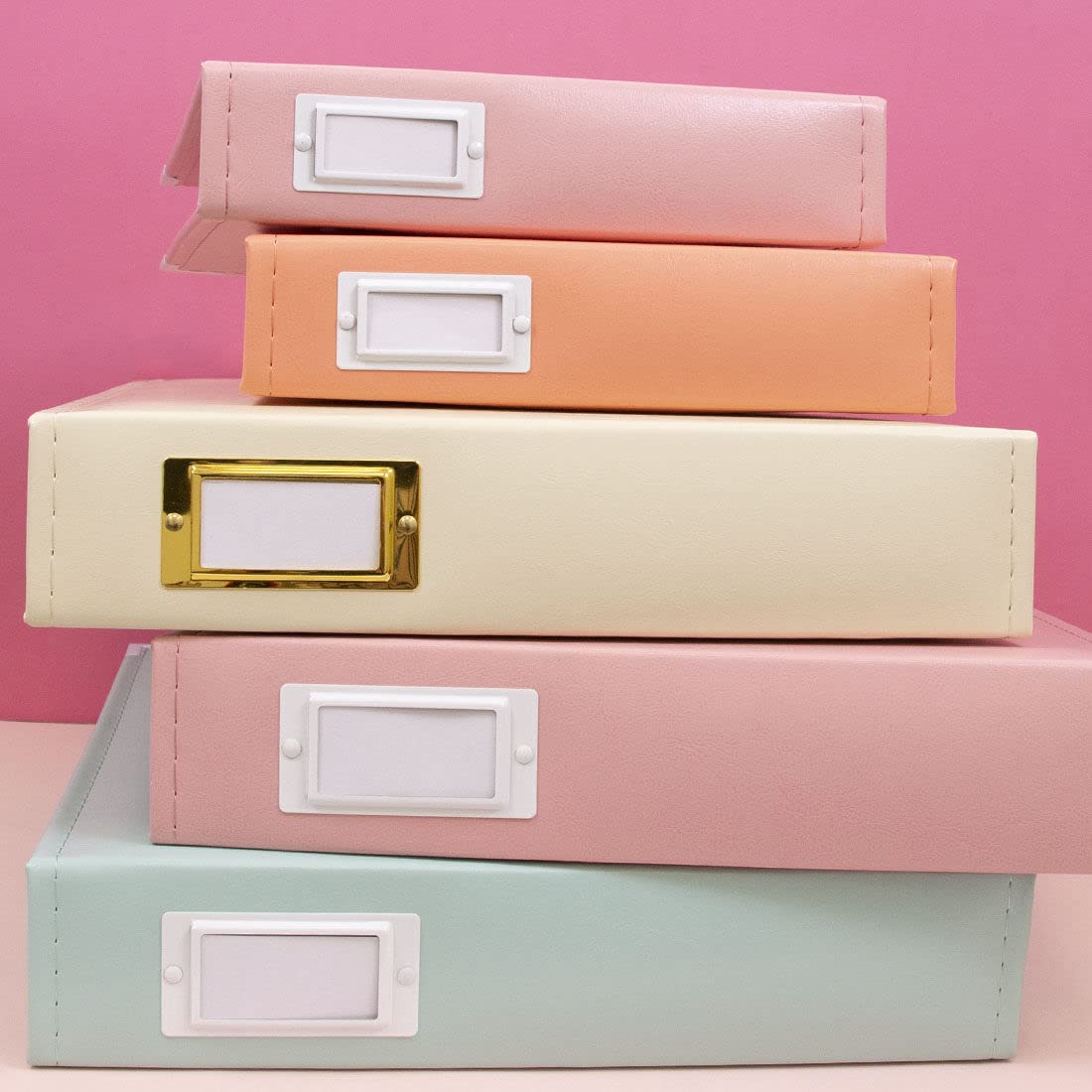 Craftelier - Album ad anelli in ecopelle e 5 buste da 30,5 x 30,5 cm (12" x 12") | Sistema 3 anelli metallici argento a D e porta etichette | Dimensioni 33,02 x 38,1 x 7,62 cm - Colore blu marino