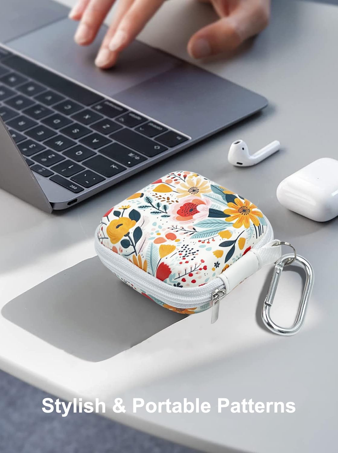Funda cuadrada para auriculares, organizador de auriculares, funda portátil de EVA con mosquetón para AirPods 4, Airpods Pro 2, Beats Bose Galaxy Buds 3, almacenamiento de cable de datos (floreciente