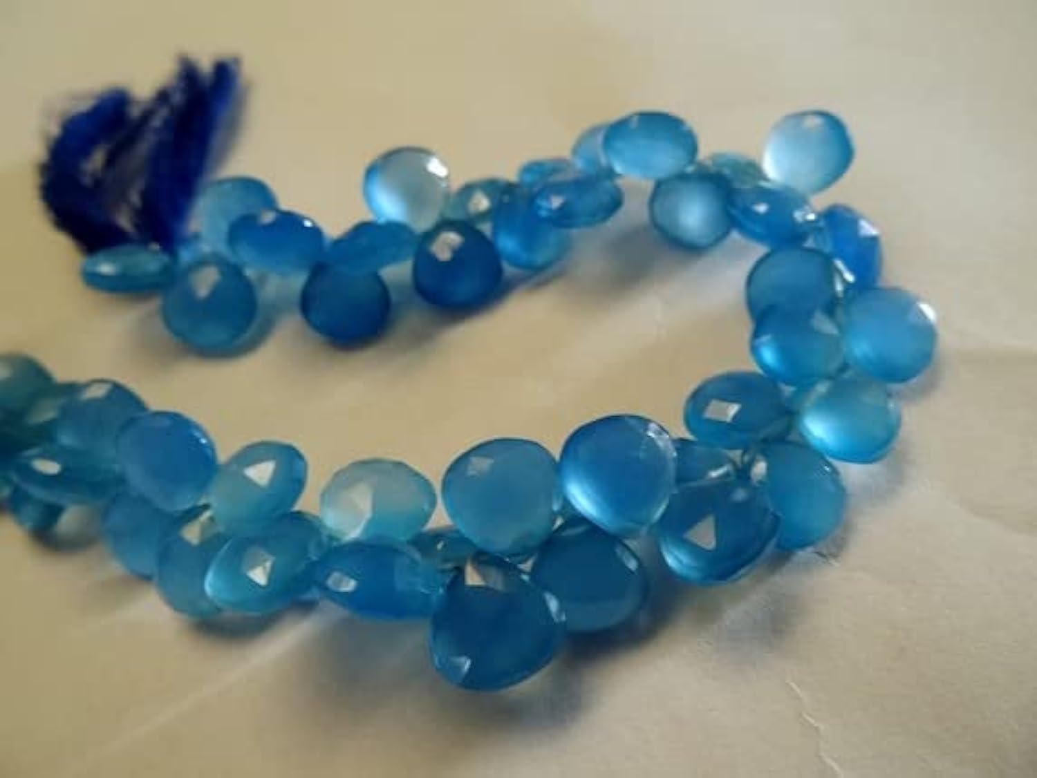 LKBEADS 6-8 mm niebieski kalcedon briolette fasetowane serca sznur 30 szt