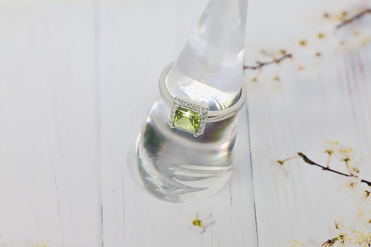 14K White Gold 1Ct Genuine Peridot Square with Diamonds Ring. Size 7 - Image 6