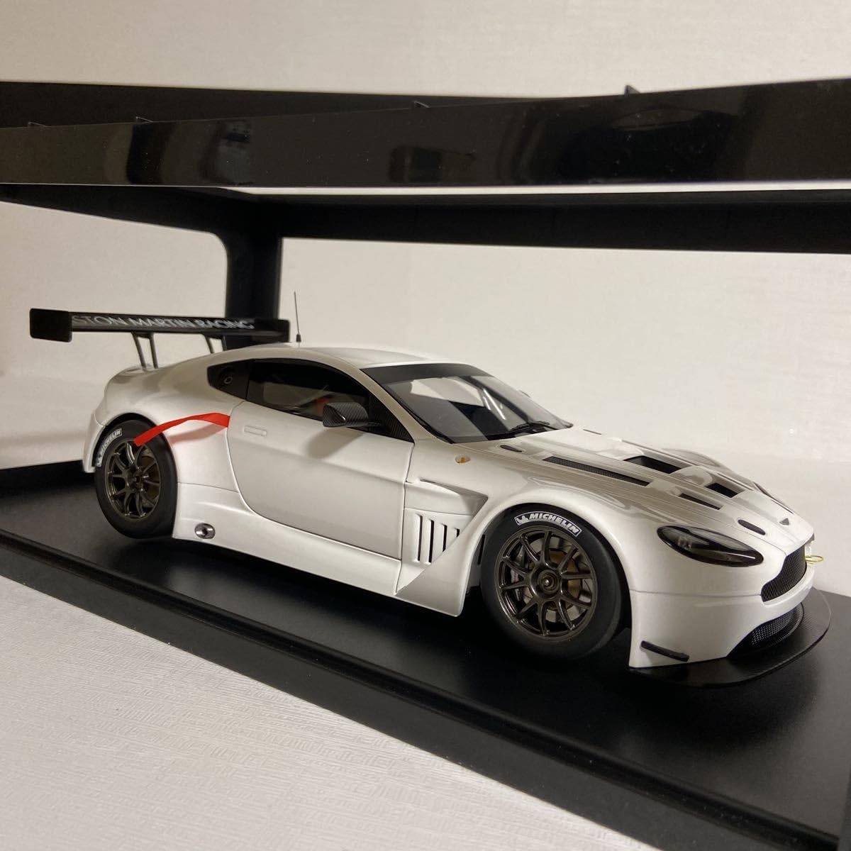 Amazon | オートアート／AUTOart：1/18 アストンマーチン