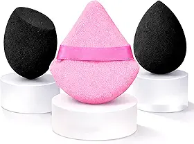 Trio de Esponjas Maquiagem. Blender Pretas Chanfradas, Formato Gota, Macias e Compactadas, de Poliuretano Hidrofílico Alta Densidade, sem Látex, Cresce Molhada + 1 Rosa em Veludo de Algodão, para Acabamento (Powder Puff).