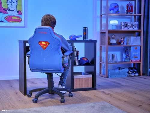 GXTrust 703SM Revvo Sedia Gaming con Licenza Superman per Bambini 4-12 Anni, Sedia da Gaming in Tessuto Regolabile in Altezza, Bracciolo Imbottito, Console di Gioco Supereroe Videogiochi, Blu - Sedia gaming - Immagine 1