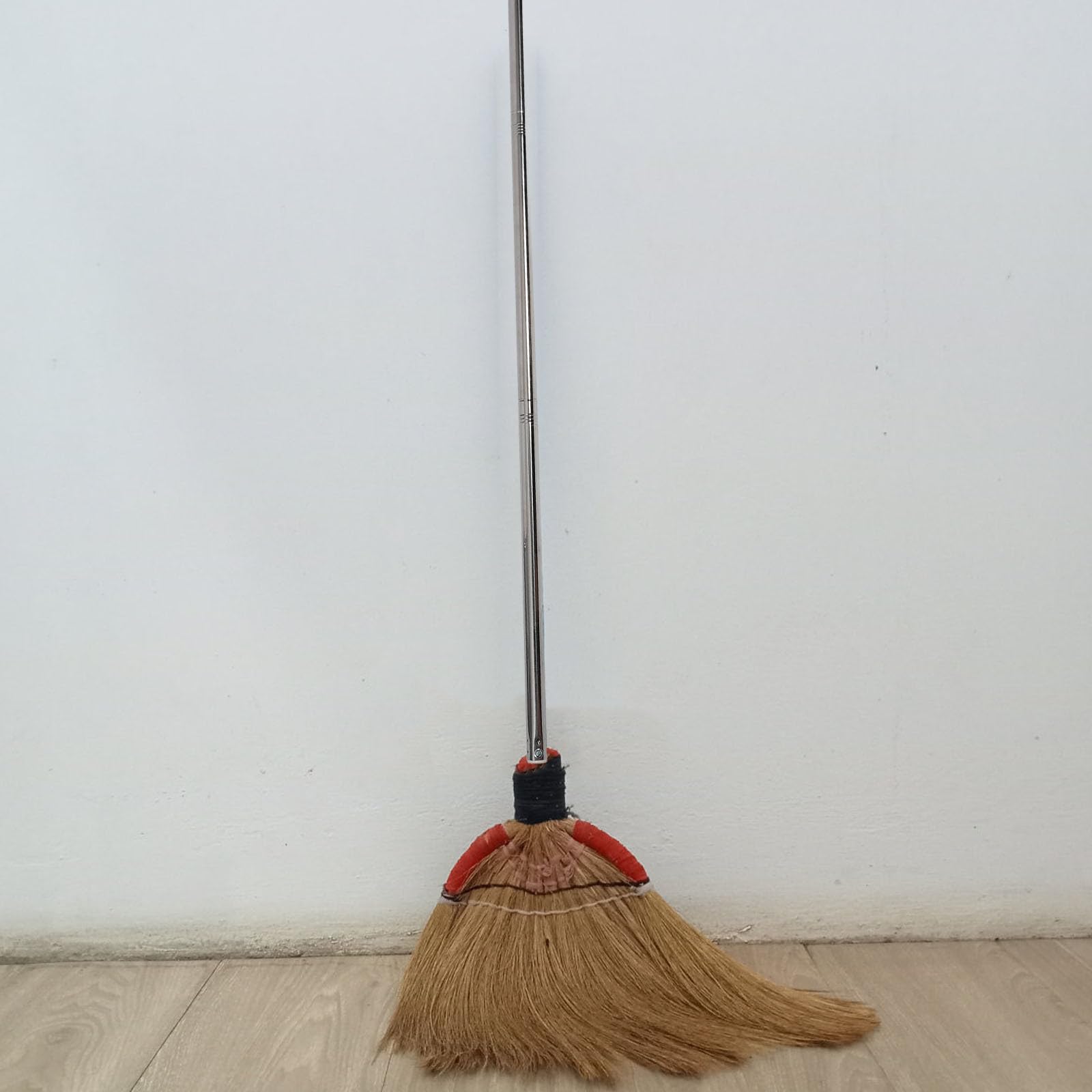 INOOMP Manche à Balai à Franges 3 Sections en Acier Inoxydable 123 Cm Fileté pour Remplacement, Accessoire Ménage Solide, Adapté Nettoyage Sols et Serpillères, Tige Couleur Aléatoire
