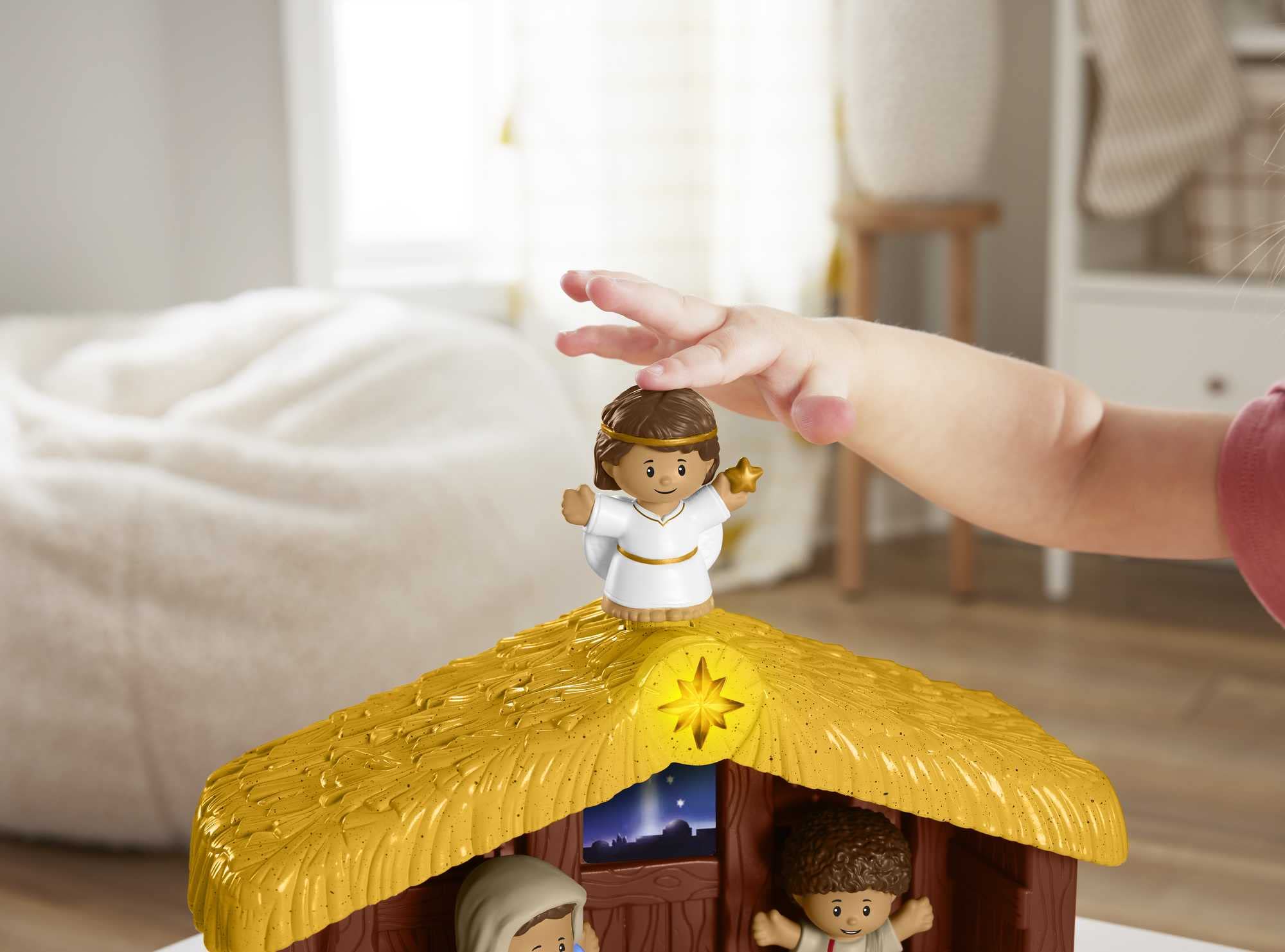 Fisher-Price Little People - Presepe, playset per bambini ai primi passi, include 12 personaggi, stalla, mangiatoia e 5 accessori, con lui e suoni, giocattolo per bambini, 1+ anni, HMX70