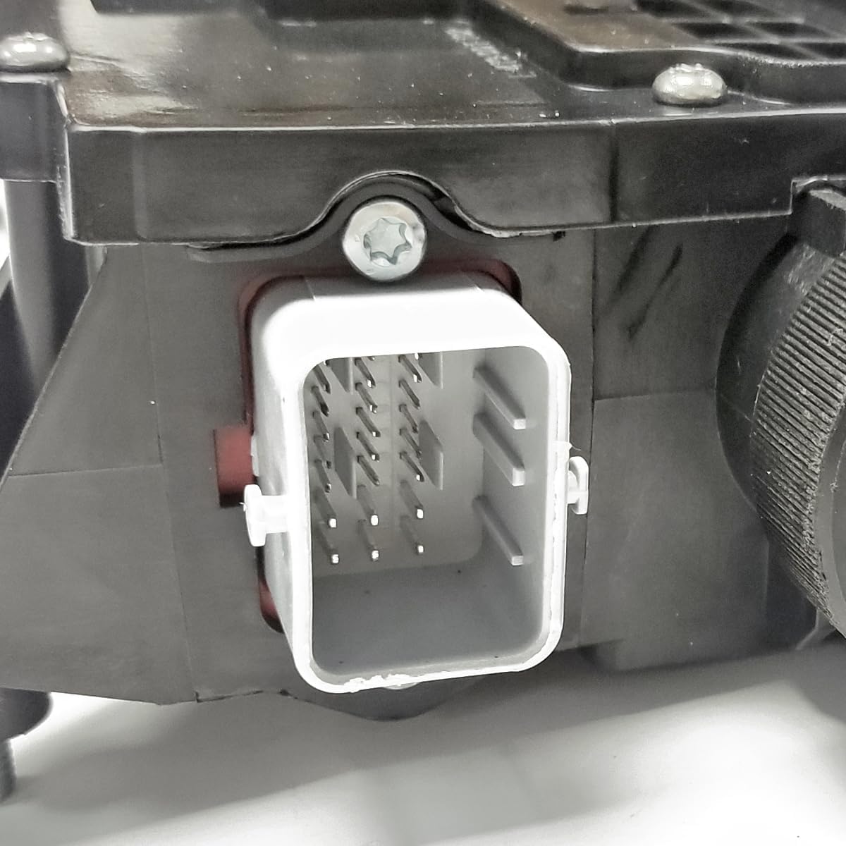 Parking Brake Actuator For Land R0ver Discovery 4 Range R0ver Sport 5.0L 3.0L LR072318 LR052209 LR052209 LR032104 LR023622 LR013699