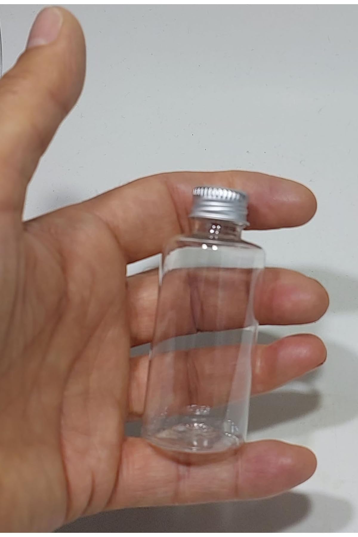 Wellline 100 Adet Boş Silver Gümüş Renk Kapaklı Kolonya Şişesi Doldurulabilir Cep Plastik Parfüm Şişesi 50 Ml 8697431742506