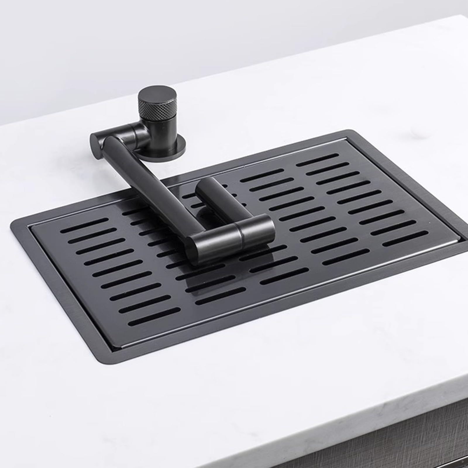 Fregadero negro 35x22 con grifo plegable ideal para optimizar barras de bar y barbacoas