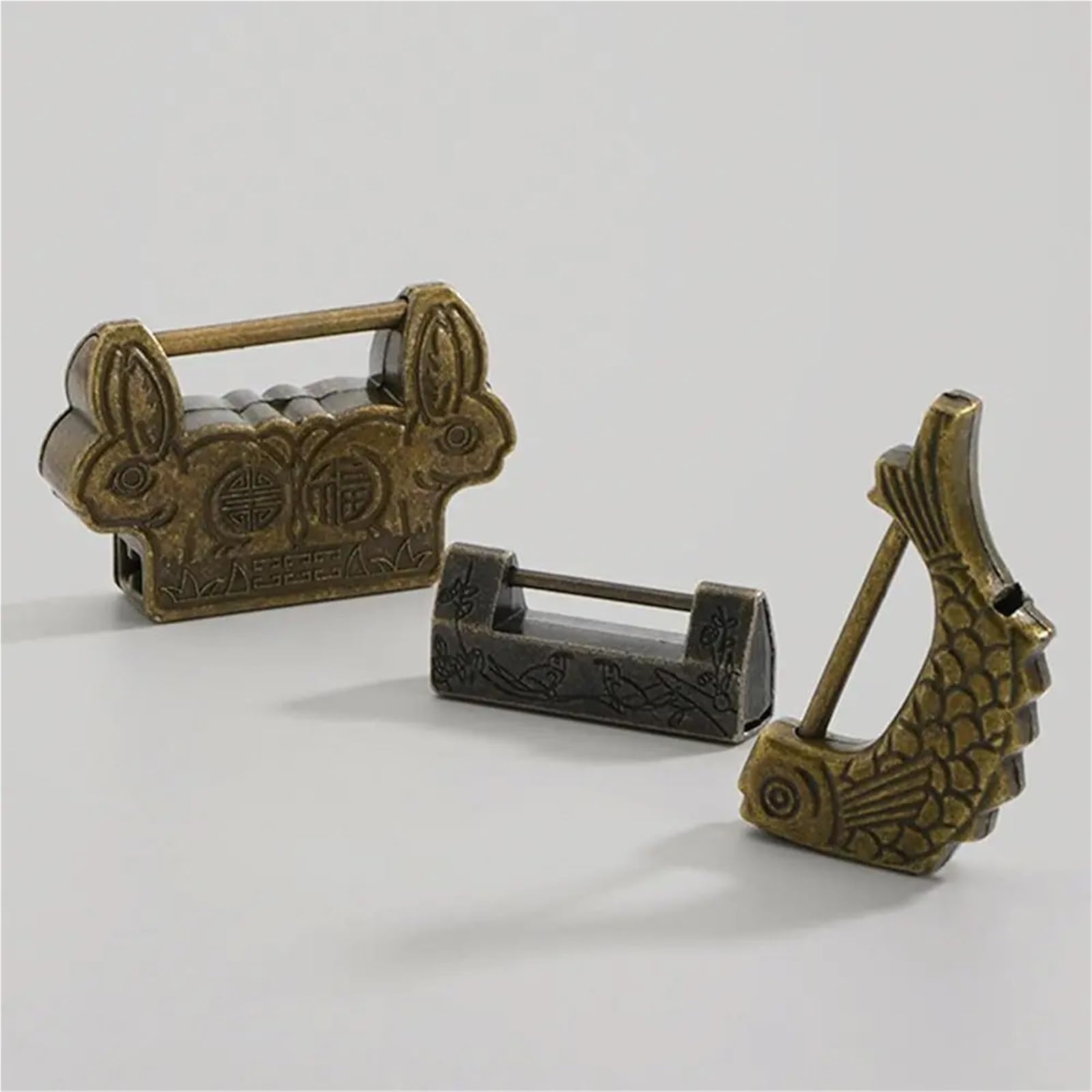 Cadenas en bronze style ancien petite tête doré avec alliage de zinc et clé