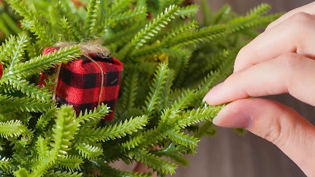 Amazon.com: Zeyune 8 Pcs Christmas DIY Green Wreath 14 Inch