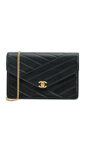 Women's Pre-Loved Chanel Lambskin Shoulder Bag