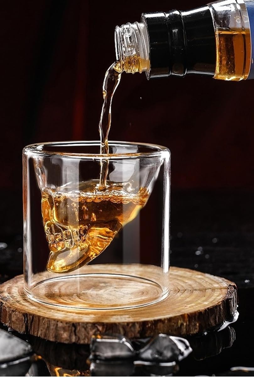 Zacapa Centenario Solera Gran Reserva Rum + Ausgießer Totenkopf + 2 Totenkopfgläser im Geschenk Karton Geschenkset Männergeschenke
