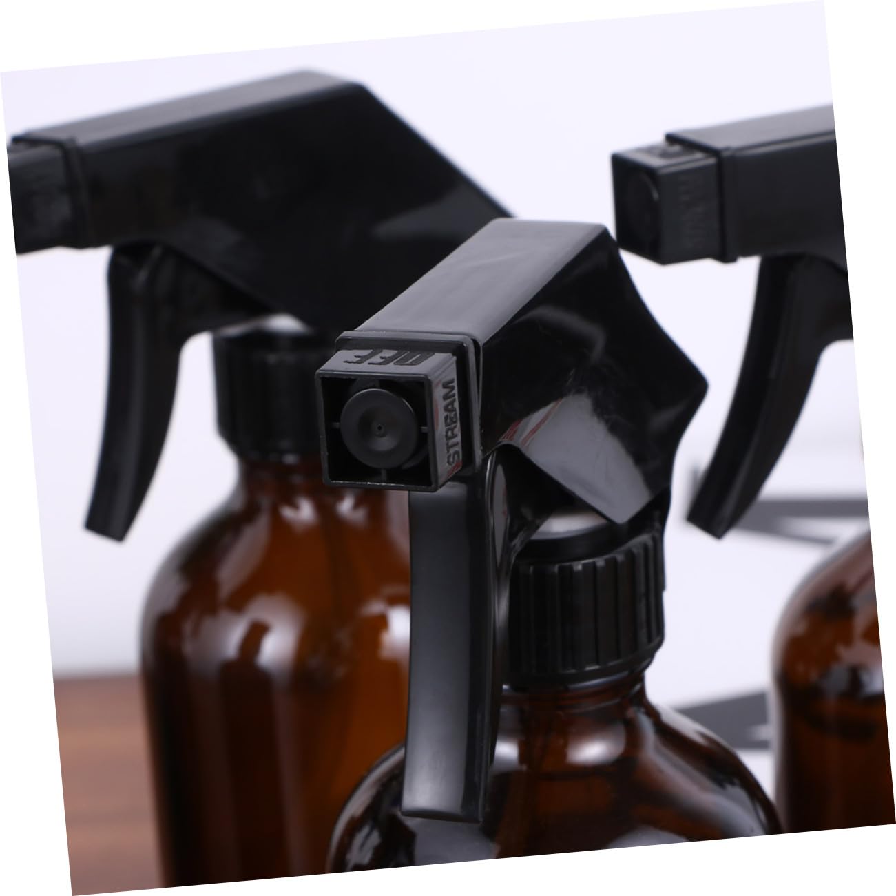 NOLITOY 4 Stück 250ml Glas Sprühflaschen Braun Nachfüllbar mit Pp Sprühkopf Arbeitsersparnis und Einfach zu Bedienen für Friseursalon und Pflanzenbewässerung