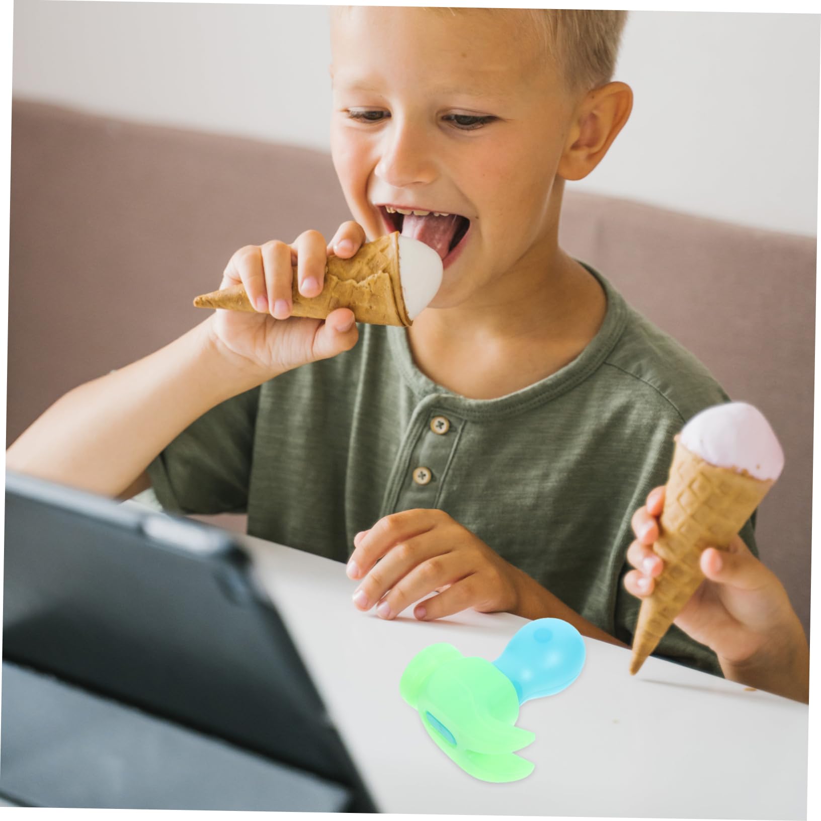 Toyvian Luminous Radish Hammer Toy Set 3D Gravity Boys and Girls Massage Stick Fun Boys and Girls Hammer Toy