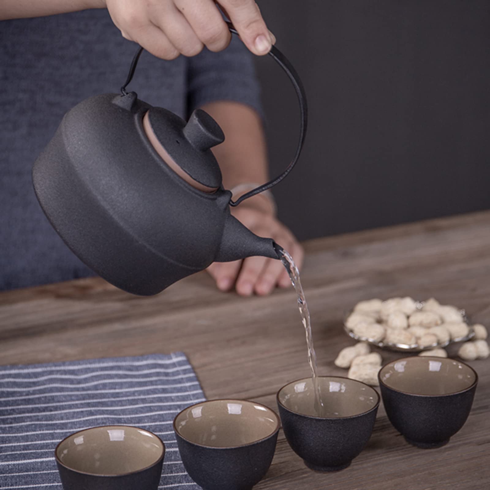Tasse à saké Traditionnelle, Verres à vin en céramique, Service à saké Japonais en céramique avec réchaud 6 pièces, 4 Tasses, Bouilloire à saké et Base chauffante pour Noël, Les a