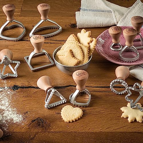 Foto von Marcato Ravioli- und Keks-Ausstechset, Ravioli-Macher, Keks-Ausstecher, Massivholz und Gusseisen, Hergestellt in Italien, 58 mm runde Prägung + 58 mm quadratische Prägung. Modell: Raviolè