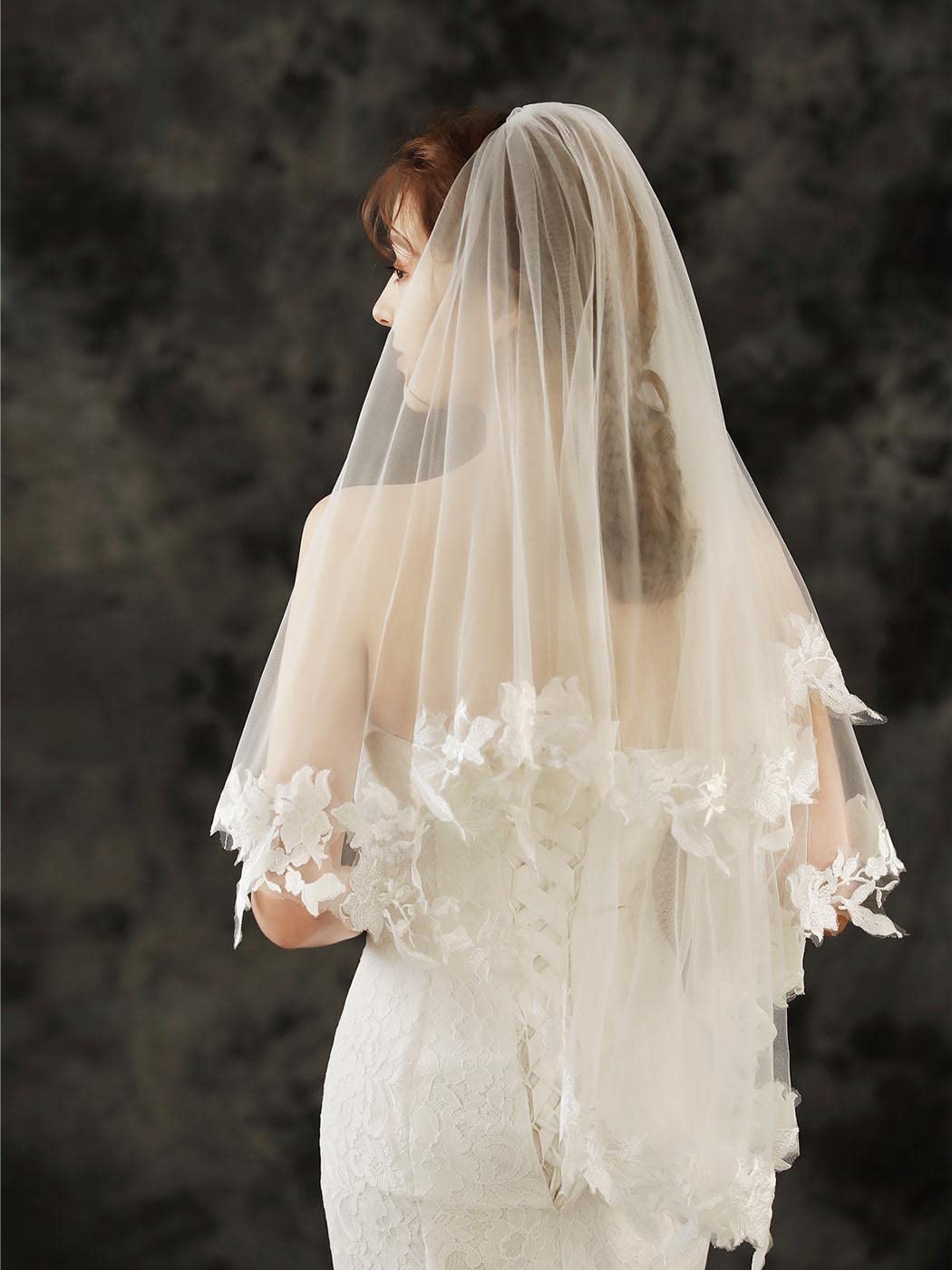 Gemcres 2-Tier Bridal Lace Wedding Veil Bridal Soft Tulle Veil with Comb Floral Waist Length Veil for Brides