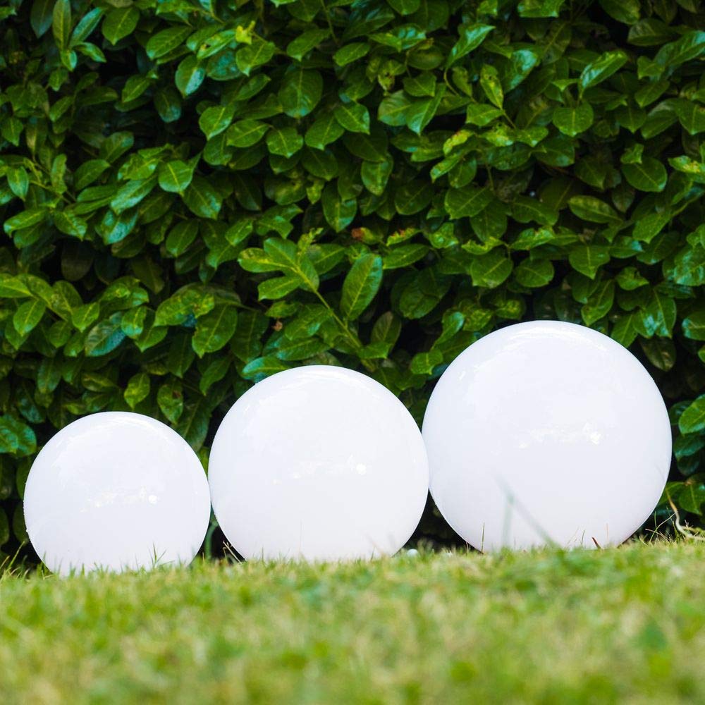 HOFSTEIN Solarleuchte Nassau, Kugellampe 3er Set, Kugelleuchten aus weißem Kunststoff, Ø 20, 25 und 30 cm mit Erdspiess, Außenleuchten mit Ein/Aus-Schalter, Solarlampen mit Dämmerungsschalter
