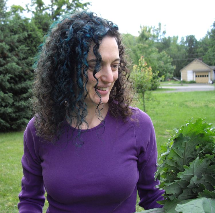 SarahMarie Belcastro books, biography, latest update