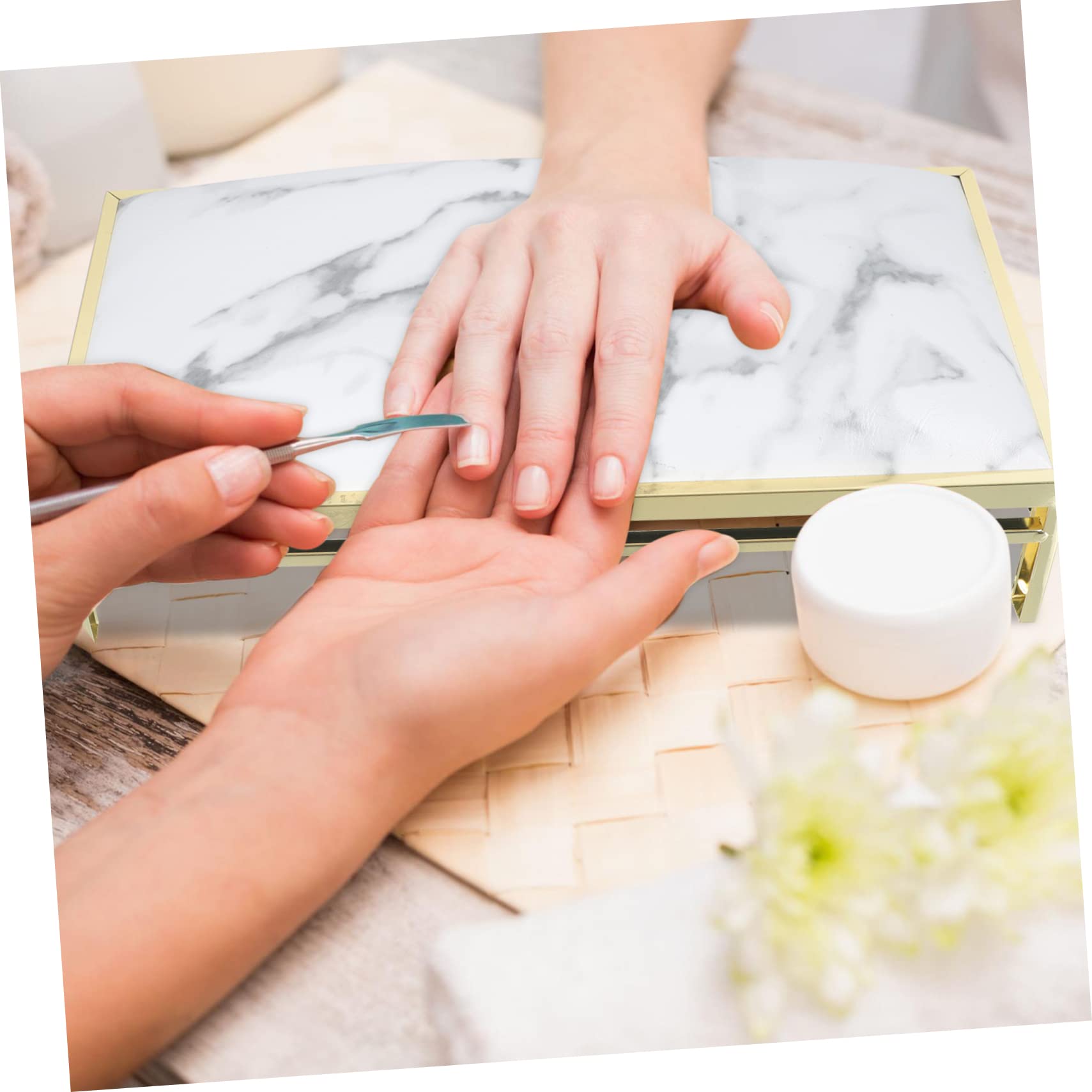 Cuscino Manicure Bianco in Cuoio e Metallo per Nail Art | Poggiamani Unghie, Supporto Stabile per Polso, Formato Portatile, Uso Domestico