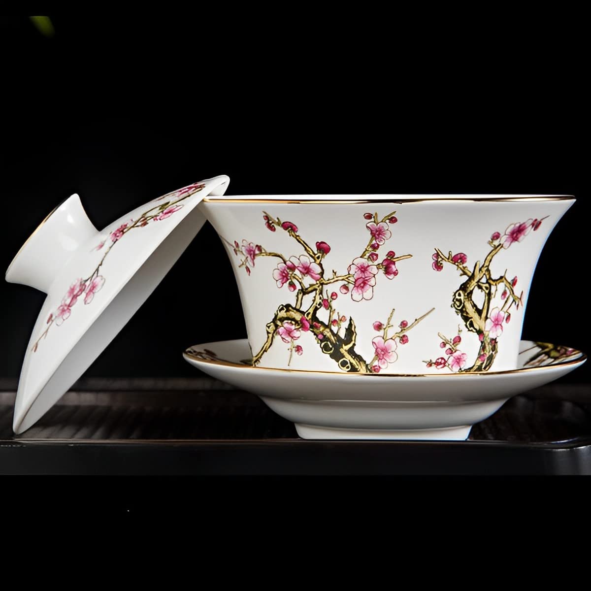 Gaiwan 300ml, Chinesische Teetasse mit Deckel, Traditionelle Porzellan Teebecher mit Reliefmuster für Pflaume, Weiß