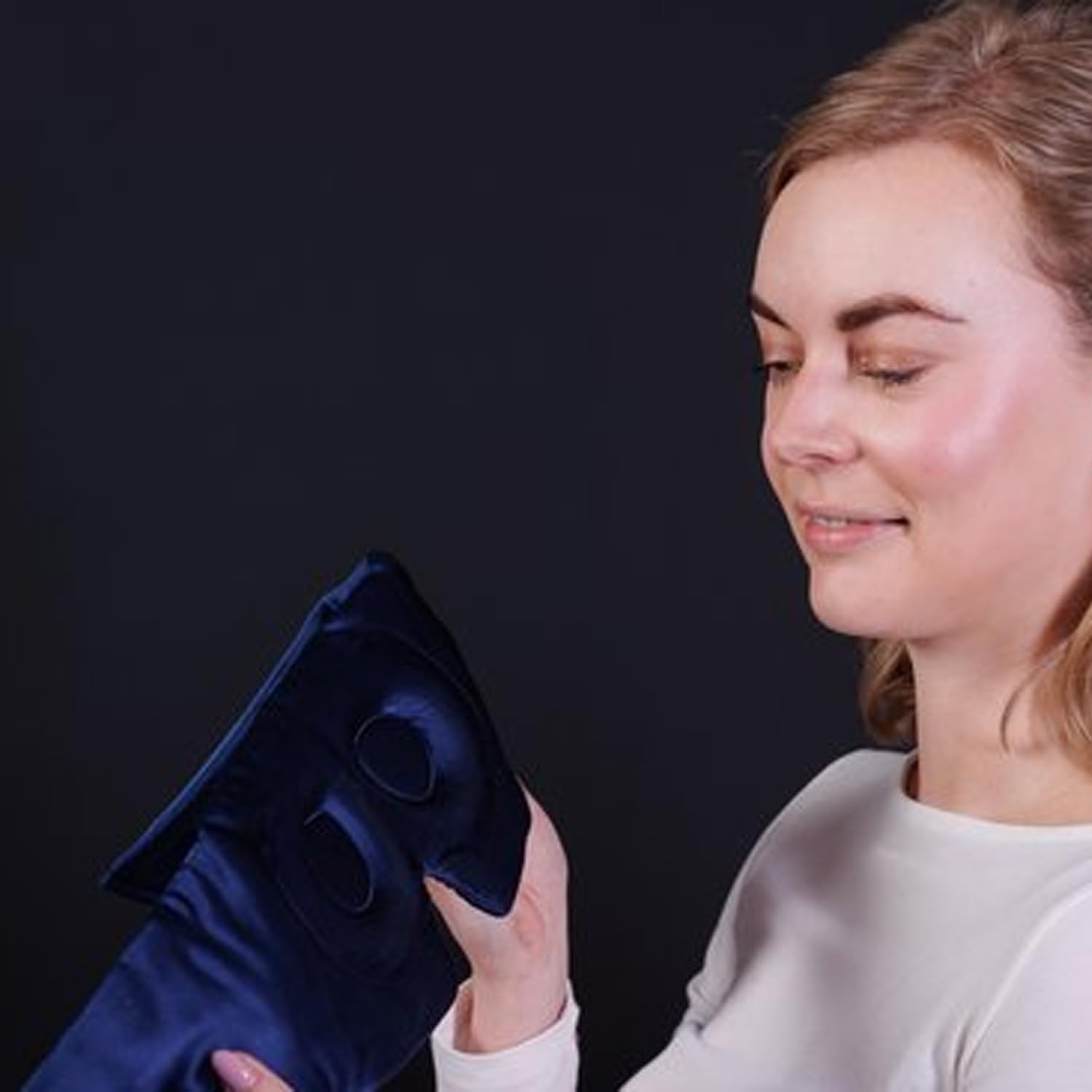 Slowwave Premium Silk Sleep Mask - 3D - 100% Verdunkelung - konturierte Augenpartie - Premium Schlafmasken aus Maulbeerseide - Hypoallergen und atmungsaktiv - Sleep mask - alle Schlafpositionen - Blau