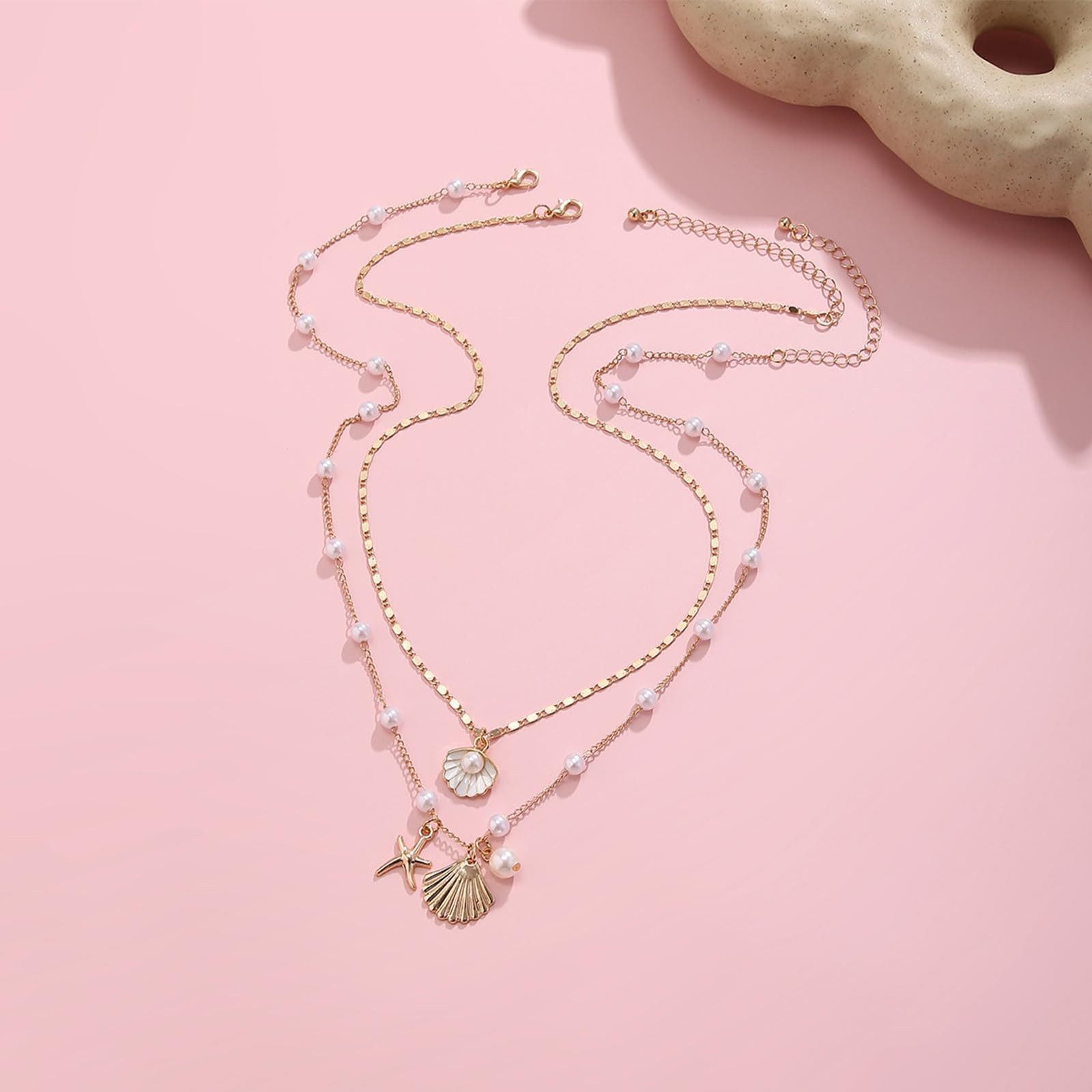 Gold Sea Shell Necklace Layered Charm Necklace for Women Boho Summer Seashell Beach Starfish Necklaces 14k Pearl Chain Surfer Jewelry Beach Vacation Essentials