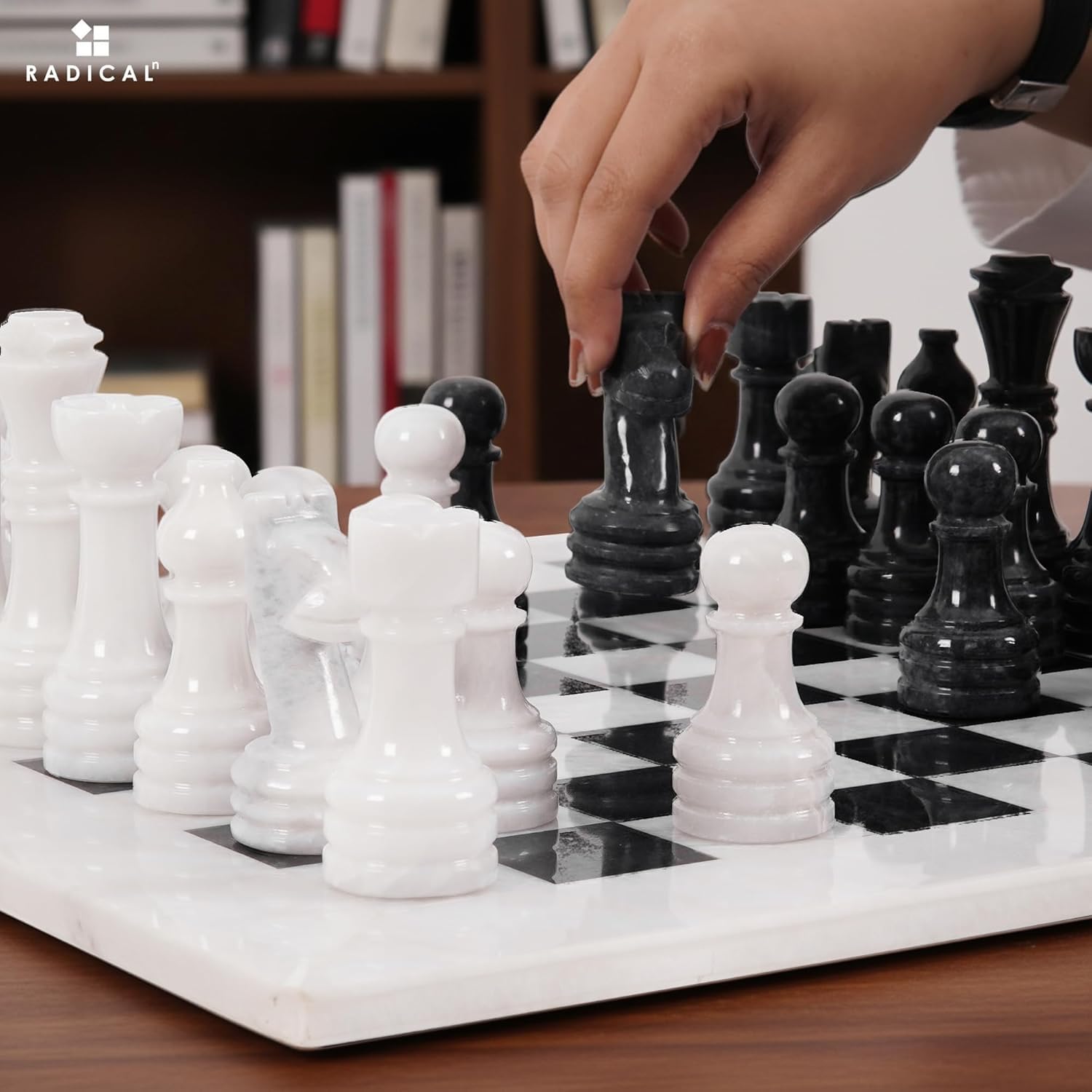 Radicaln Set di scacchi in marmo con scatola portaoggetti, 38 cm, bianco e nero, fatto a mano, 1 scacchiera con 32 pezzi di scacchi, gioco di scacchi per giochi da tavolo per 2 giocatori per adulti