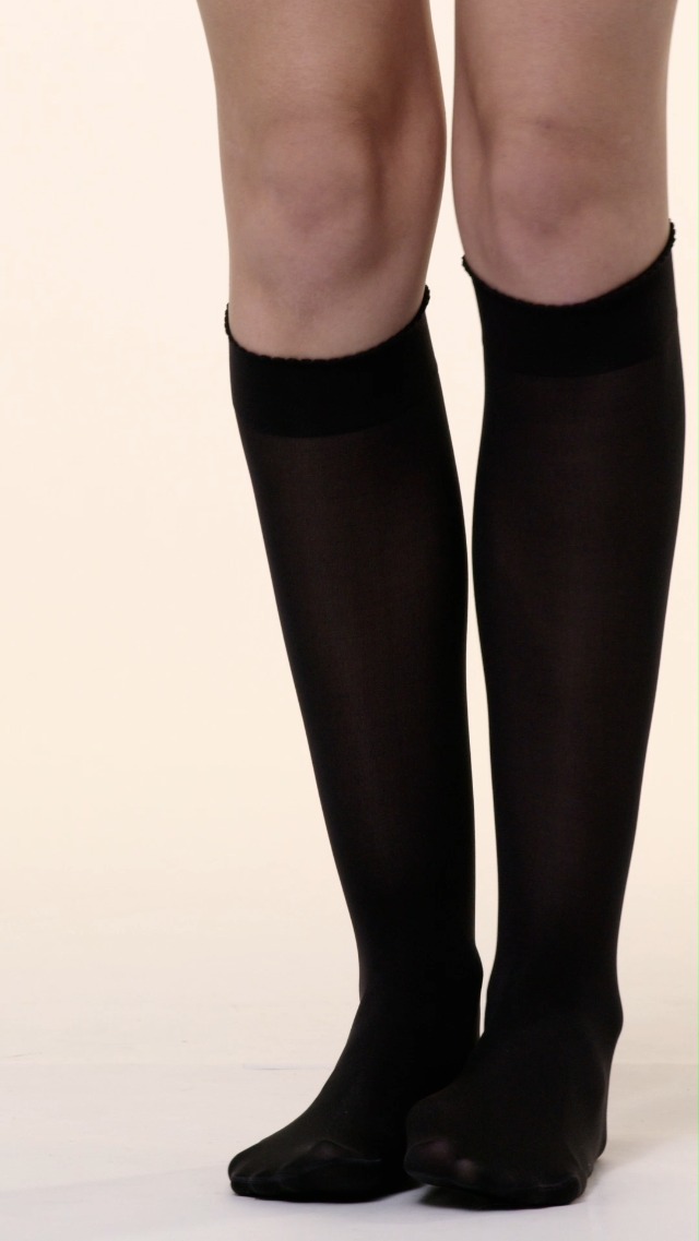 Amazon.com: Wolford Velvet De Luxe 50 Knee-highs High-thigh Socks