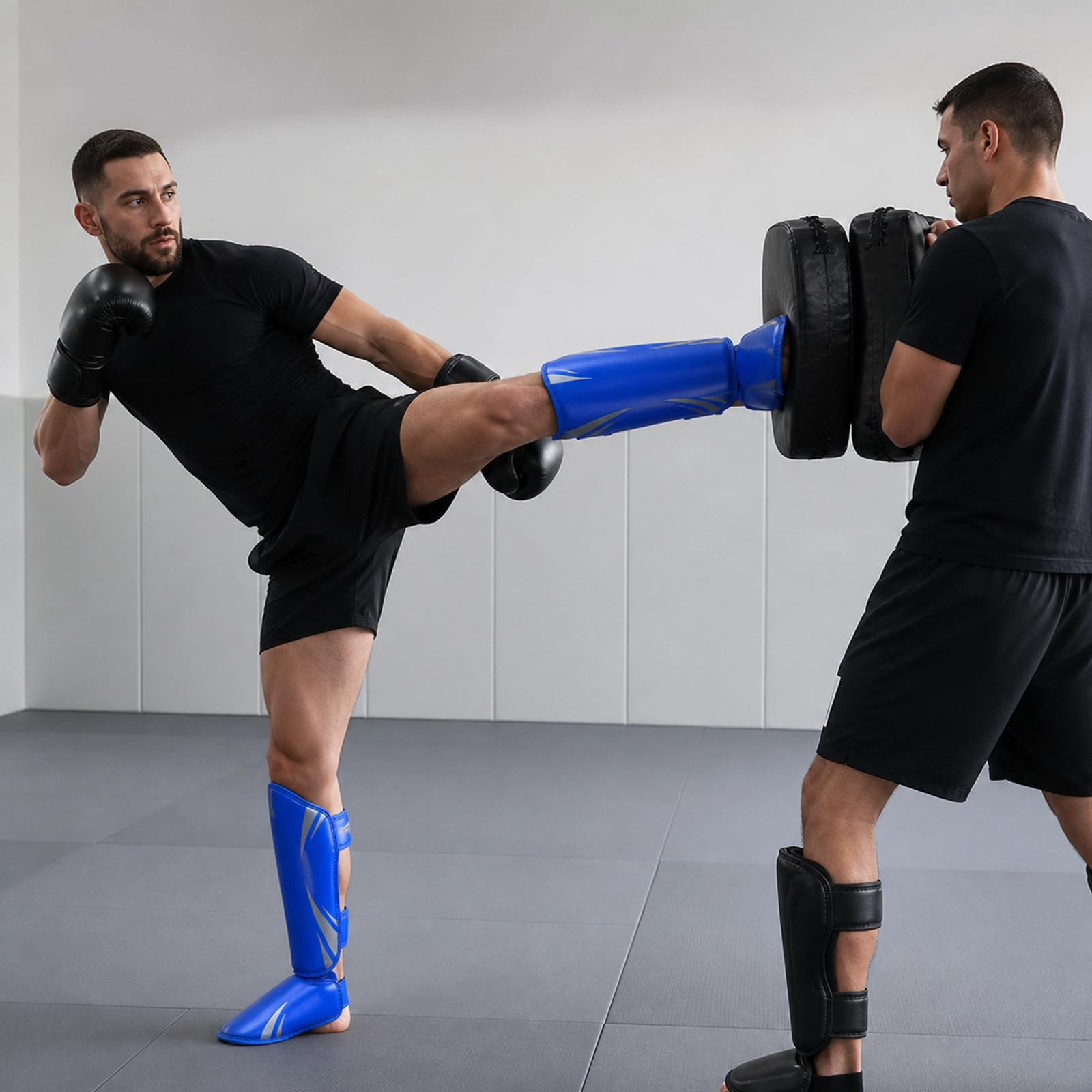 Ochrona cholewki na cholewce, ochraniacze na pryszcze i cholewkę, ochraniacze bokserskie, regulowane, wygodne, lekkie, do boksu, Muay Thai, sportów walki i codziennego treningu
