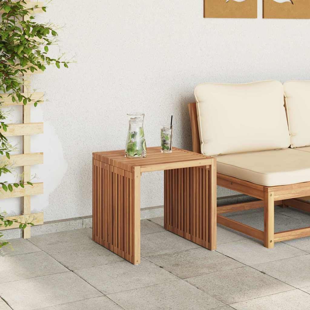 Brązowy drewniany stół ogrodowy z boku, 45 x 45,5 x 45,5 cm, solidny teak, na taras, balkon na zewnątrz, stabilny design, łatwa pielęgnacja, oszczędność miejsca
