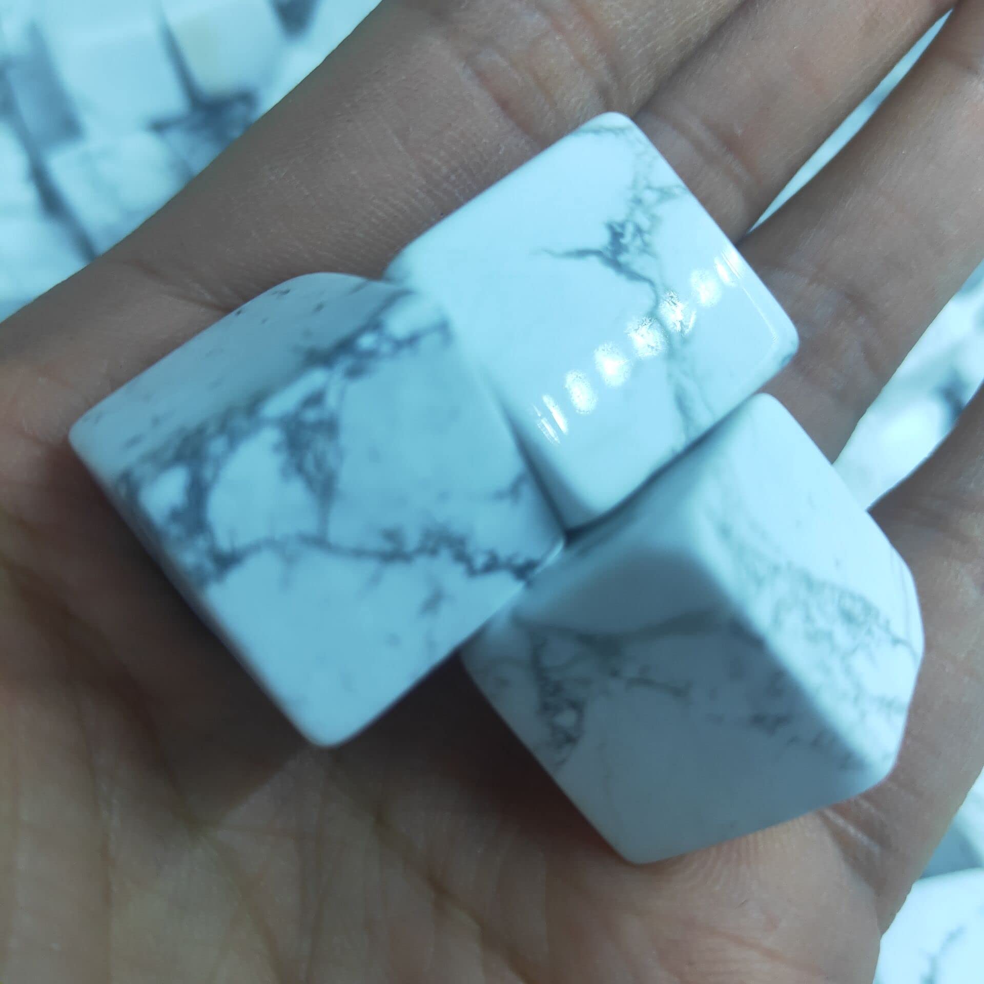 Décoration d'intérieur de méditation, Cubes de Quartz Turquoise Blanc en Cristal Naturel, Pierre de howlite, Artisanat Folklorique, boîte pour Cadeaux (500 g)