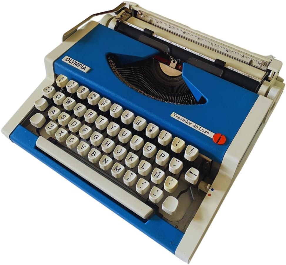 Máquina de Escribir Vintage Olympia Traveller de Luxe Color Azul - Teclado en Castellano Revisada y Funcional Ideal para Coleccionismo o Amantes de la Escritura