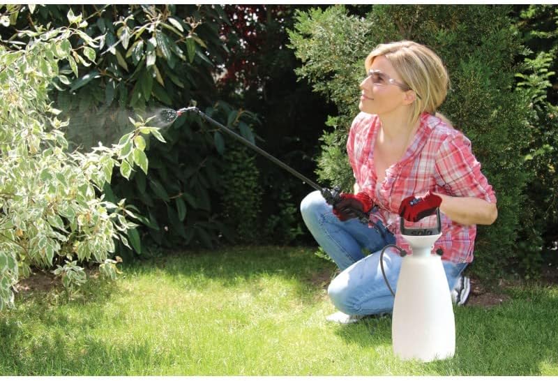 Person using SOLO 212 sprayer in a garden