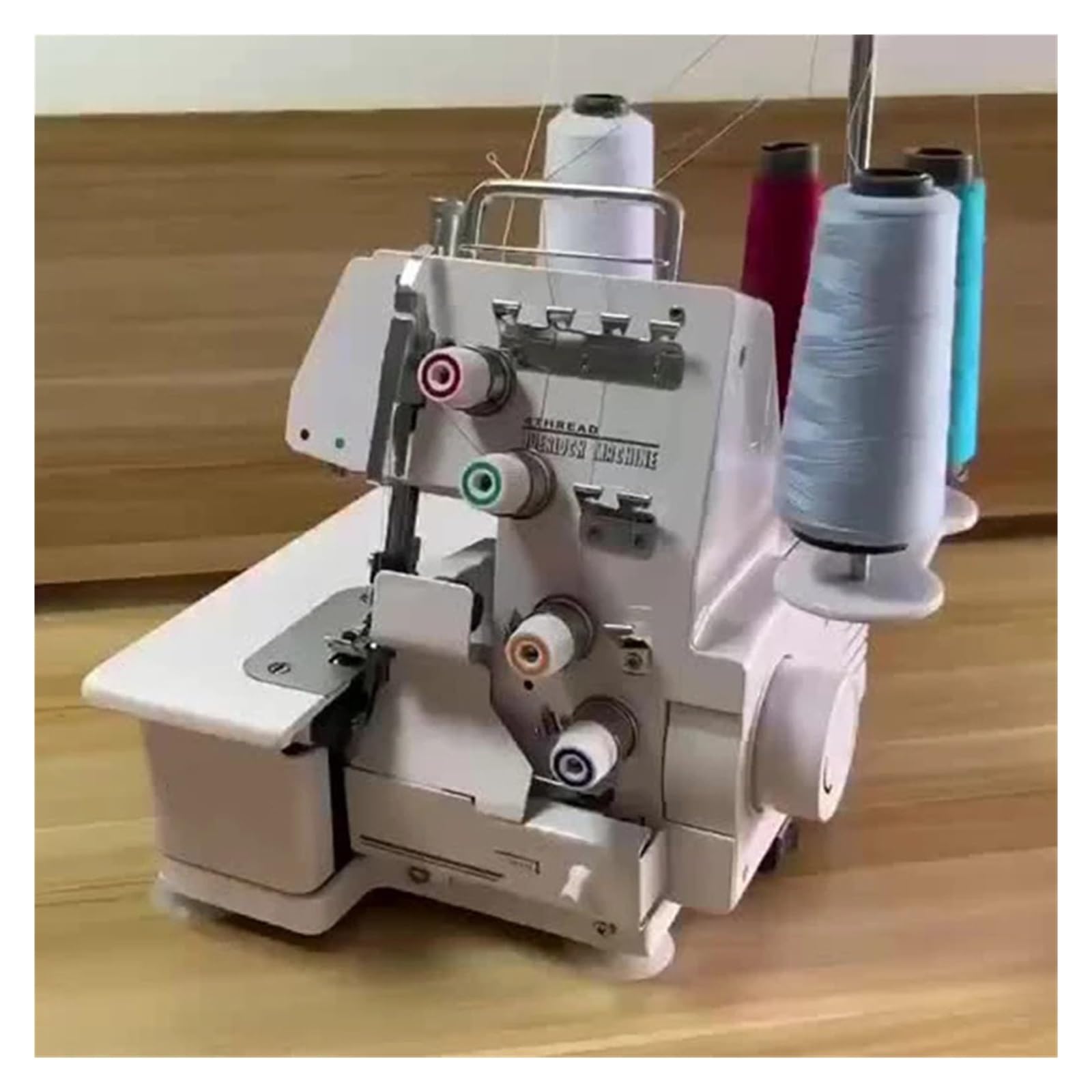 Máquina overlock eléctrica doméstica pequeña de Tres Hilos y Cuatro hebras, de Escritorio, Mini, Sencilla, fácil de Usar.