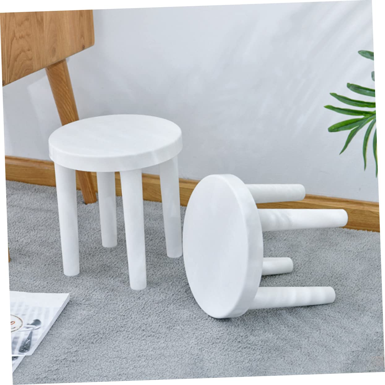 Luxshiny Sgabello Antiscivolo Per Bambini Tre Gambe Piccolo Sgabello Da Bagno e Soggiorno Impilabile Leggero e Sicuro Per Uso Domestico e Bagno (25x27 Cm)