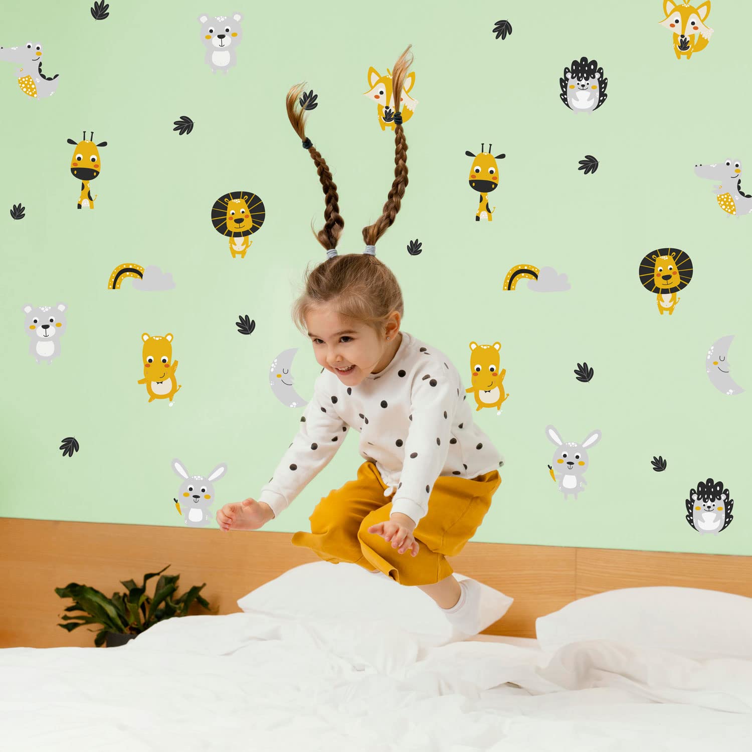 Stickerscape Safari Stickaround Wall Sticker Packs (Animal Friends - Regular Size) | Jungle Wall Stickers for a Children's Bedroom or Nursery | Easy to Apply and Cleanly Removable