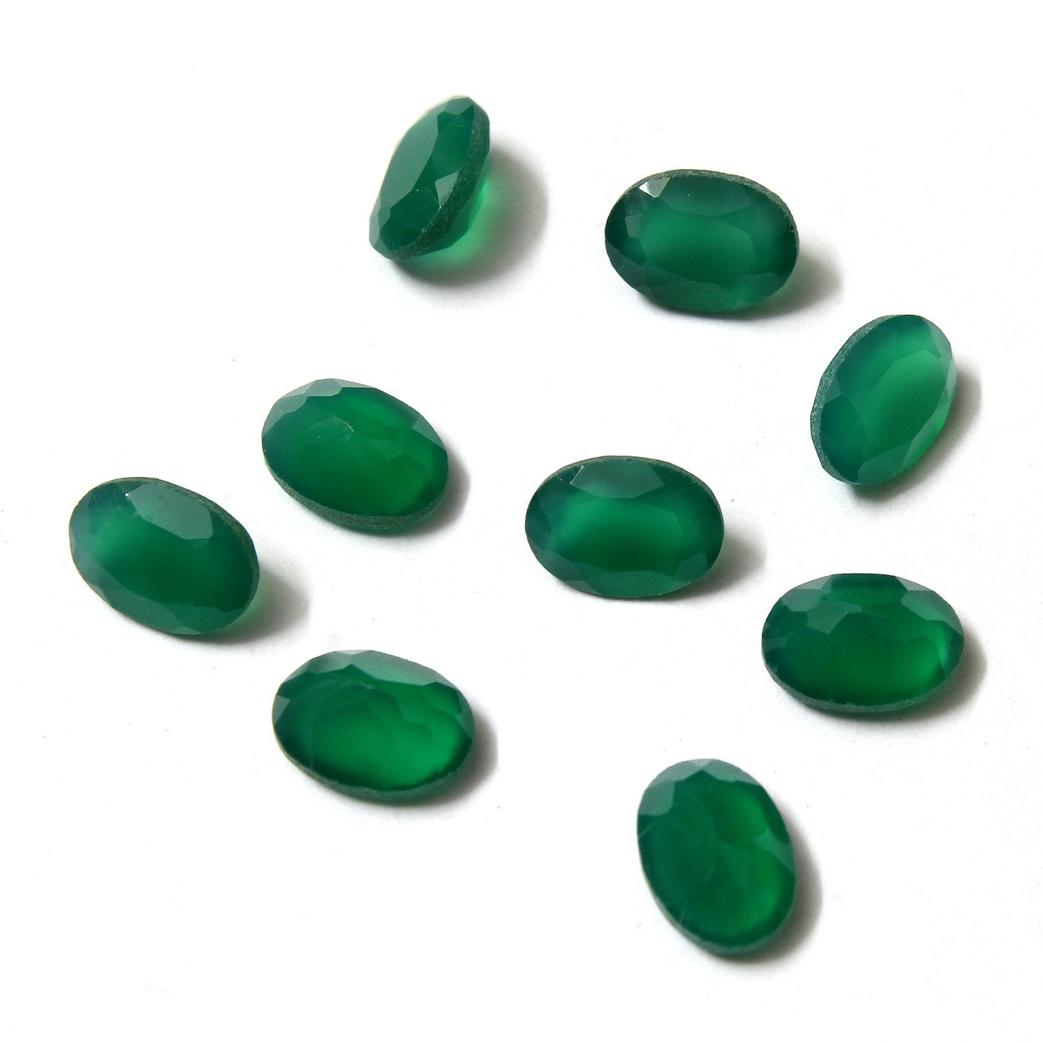 Onyx Vert Indien AA 8x6 mm ovale : la solution pour remplacer une gemme perdue - 4
