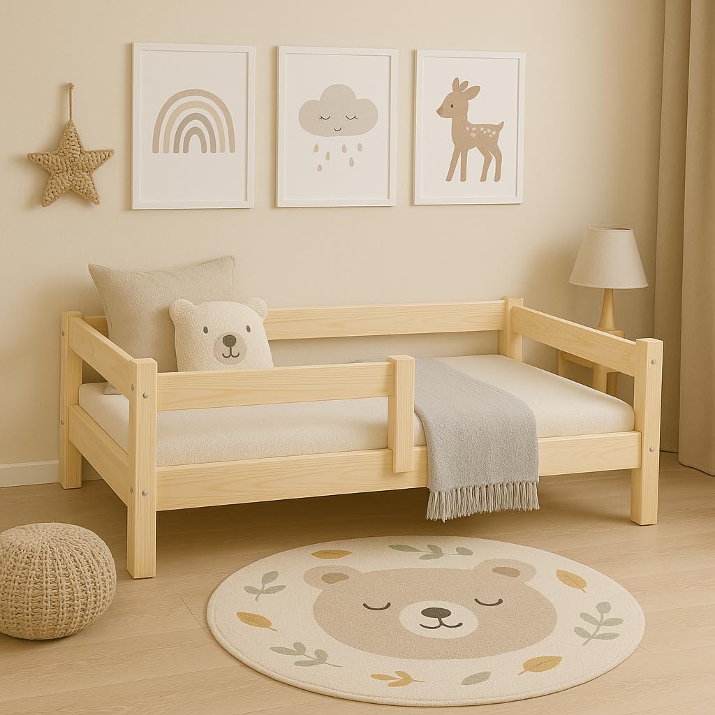 KOBI Letto per bambini 120x60 cm, con ringhiera - Letto da terra Primo in legno di pino naturale