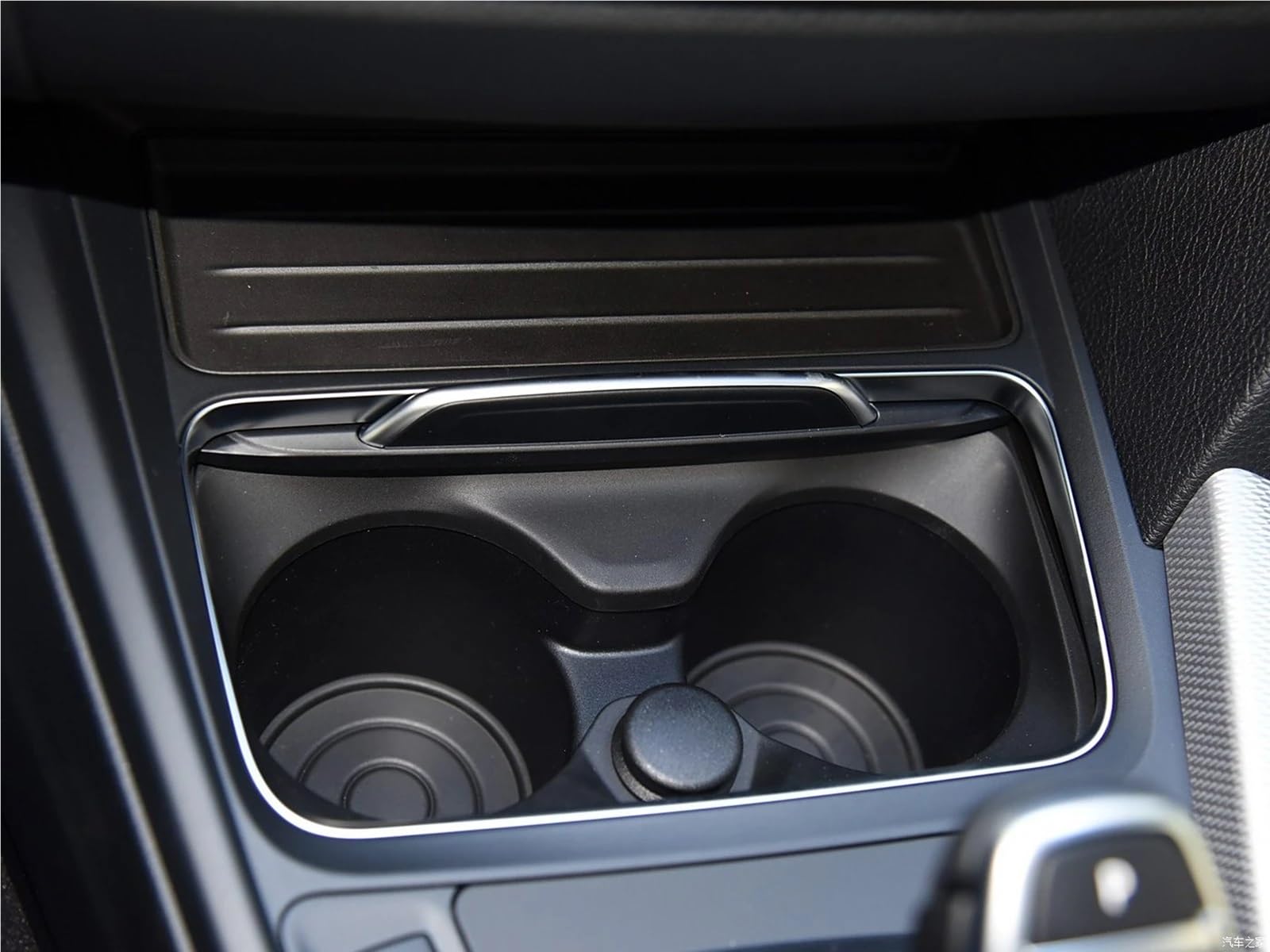 Ochrona Podłokietnika Pasuje do BMW serii 3 4 F30 F31 F34 F35 F80 M3 F32 F33 F36 F82 M4 2013-2019 Uchwyty na kubki Uchwyt na podłokietnik samochodowy Skórzana poduszka na podłokietniki