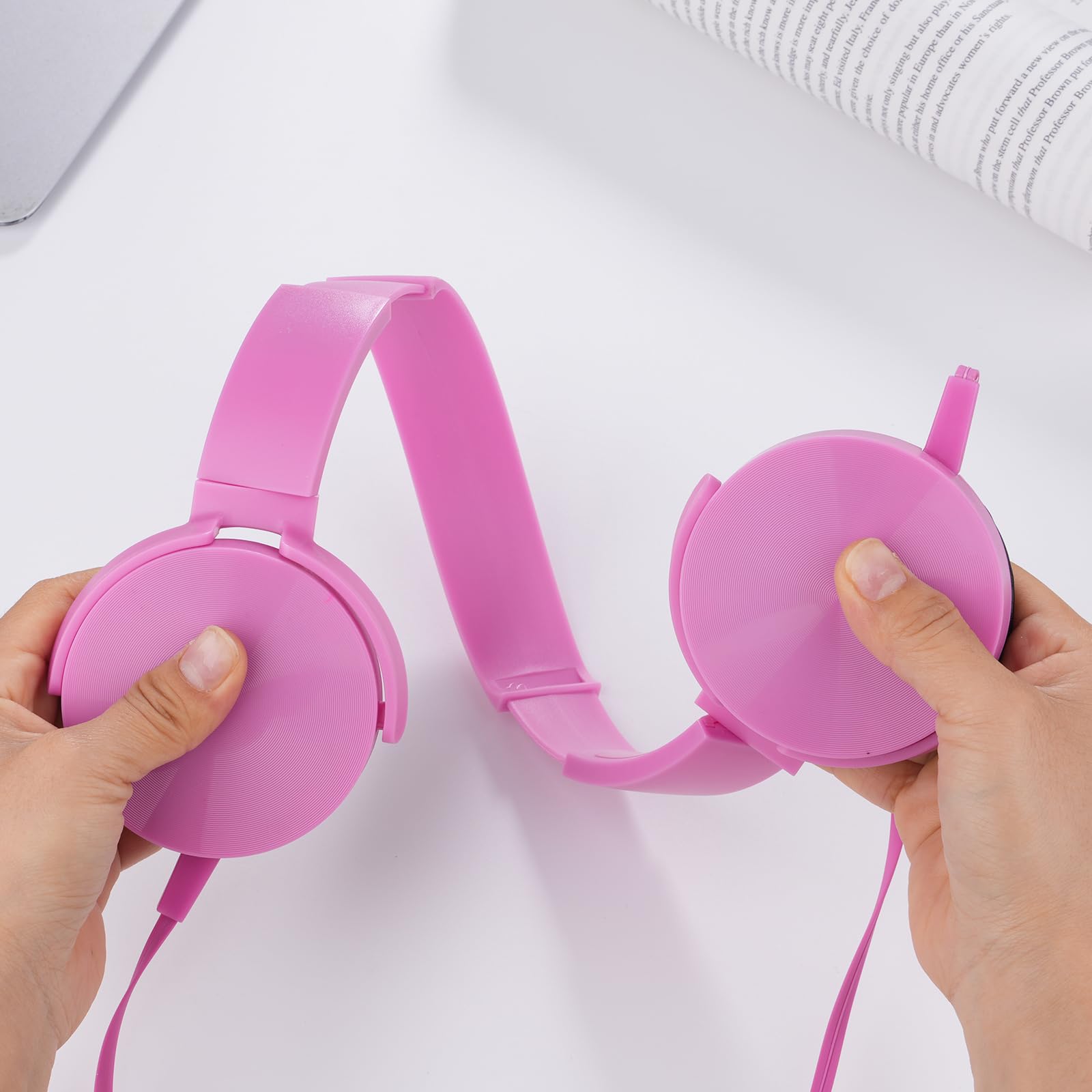 Paquete de 2 auriculares de aula para estudiantes escolares, juego de auriculares duraderos con cable para niños, adolescentes, niños y adultos (LS450, rosa y amarillo)