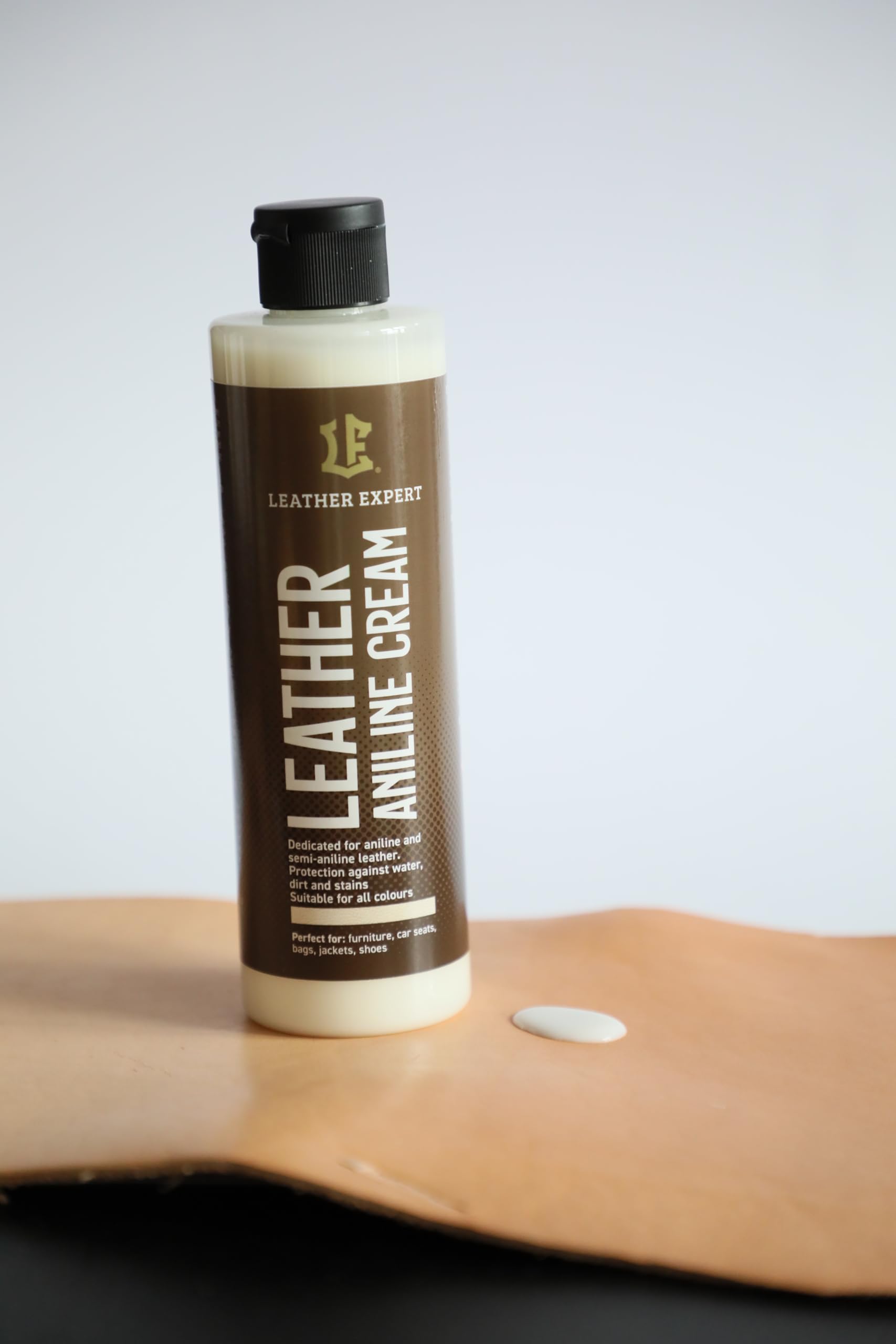 Leather Expert Anilinledercreme 1000 ml | Hochwertige Lederpflege für Auto und Möbel | Reinigung und Pflege von Natur- und Kunstleder | Lederpflegeprodukt für Autositze, Sofas und Taschen