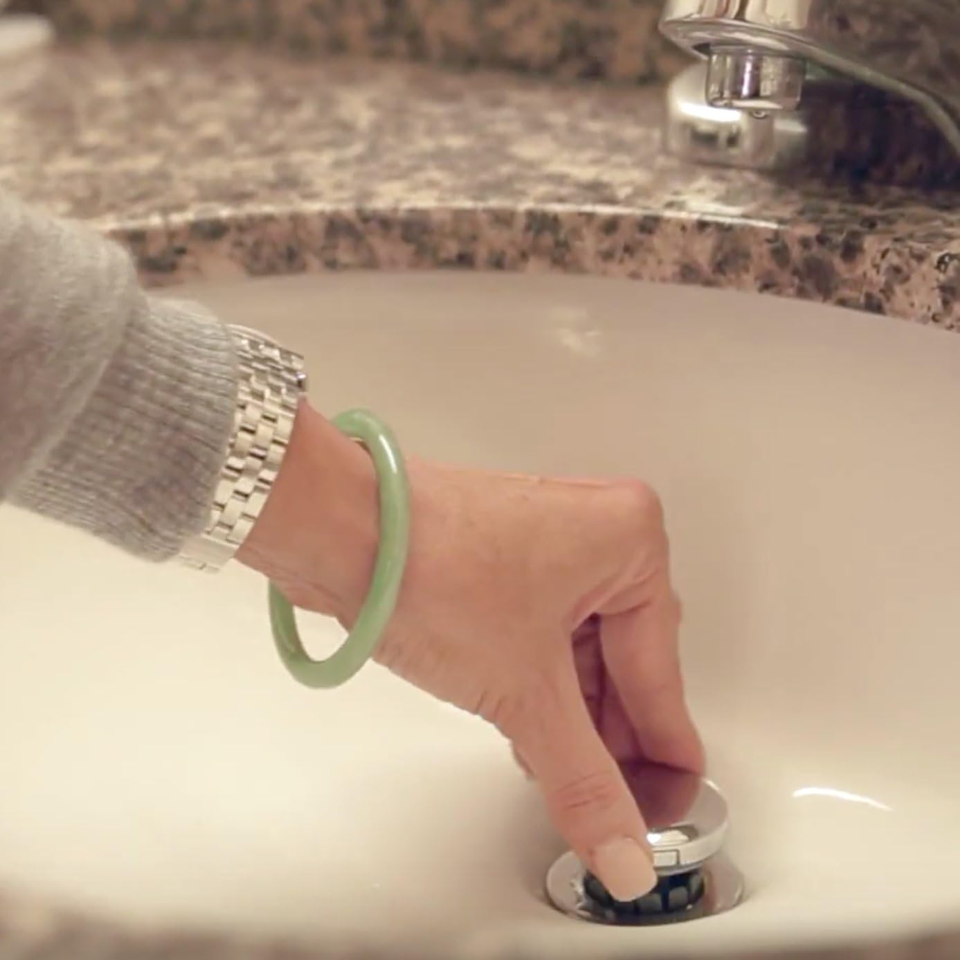 Drain Strain - No-Clog Sink Stopper (Chrome)