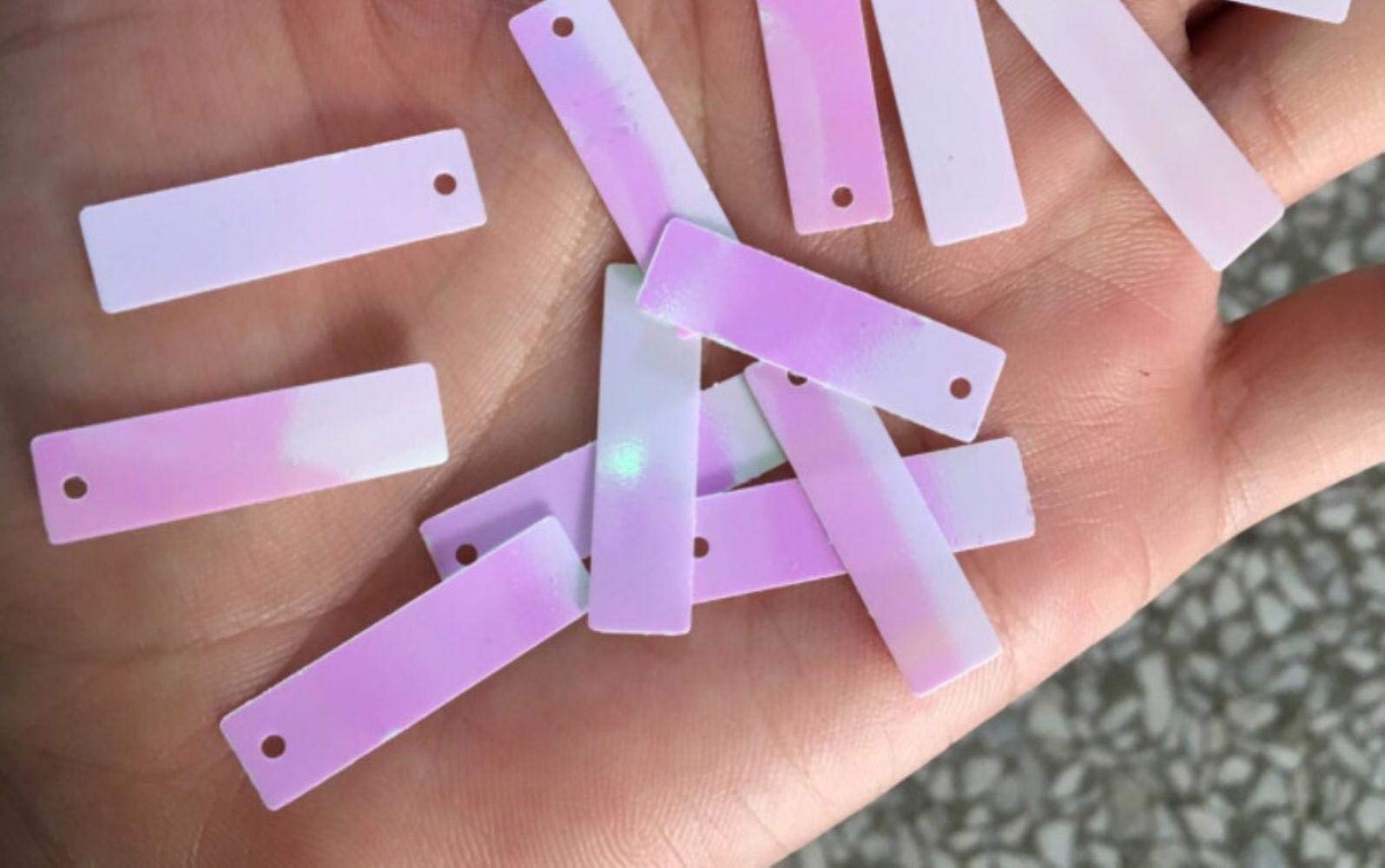 Materiały do szycia prostokątne 7 * 25 mm mlecznobiałe jednostronne cekiny akcesoria odzieżowe