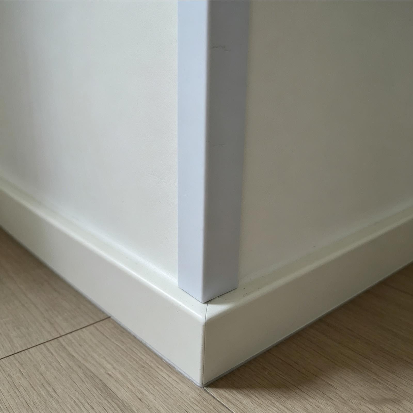 Protector PVC For Molduras Esquina Pared con Respaldo Adhesivo