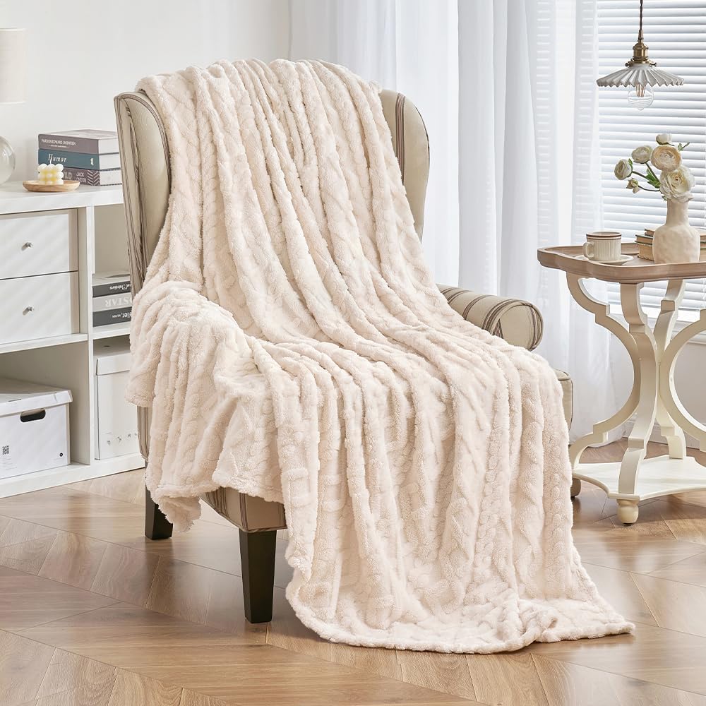 MIULEE Oversized Fleece Throw Blanket with 3D Stylish Jacquard Weave Design, Super